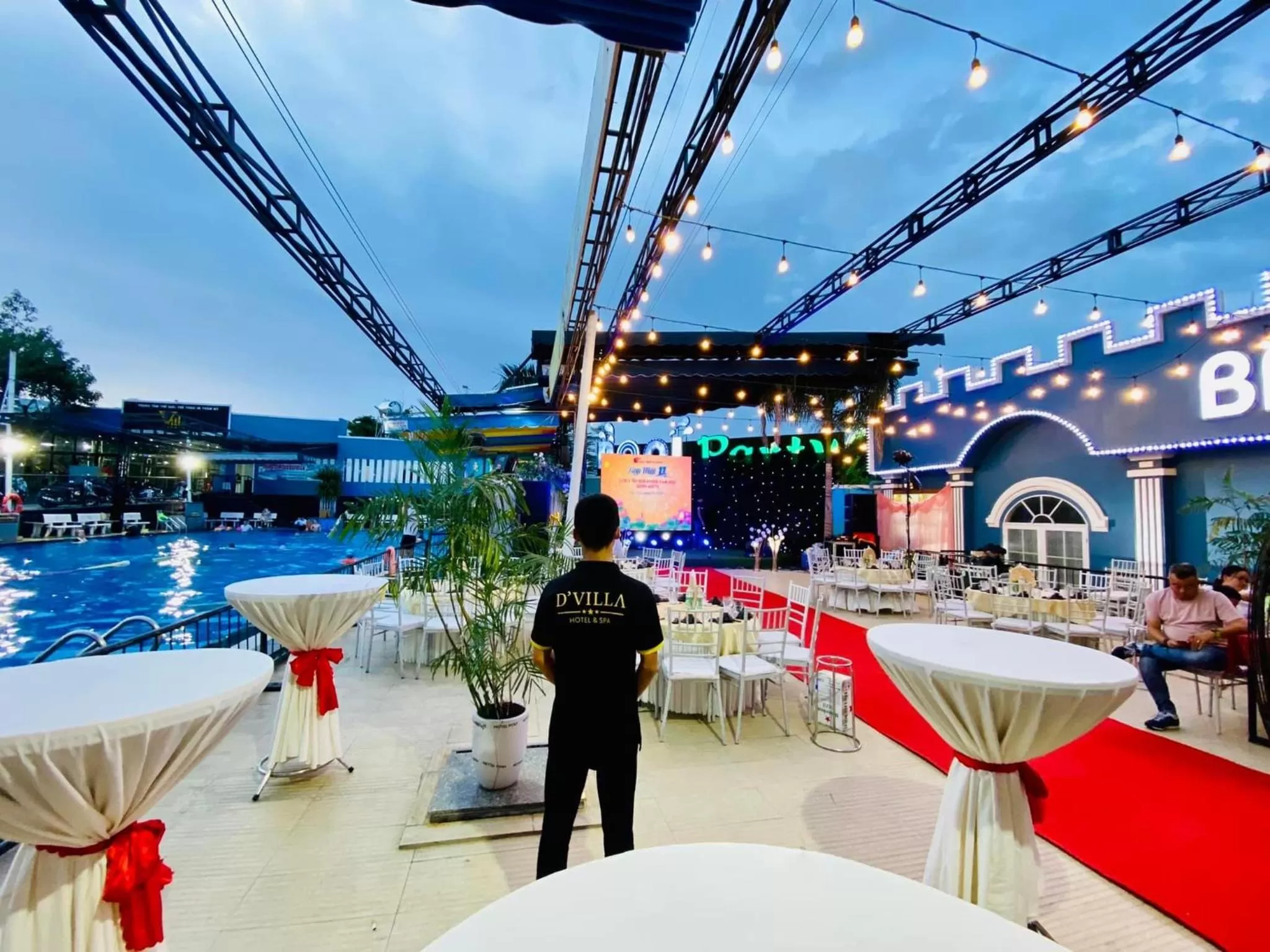 Restaurant/places to eat in D'Villa Hotel - Homestay