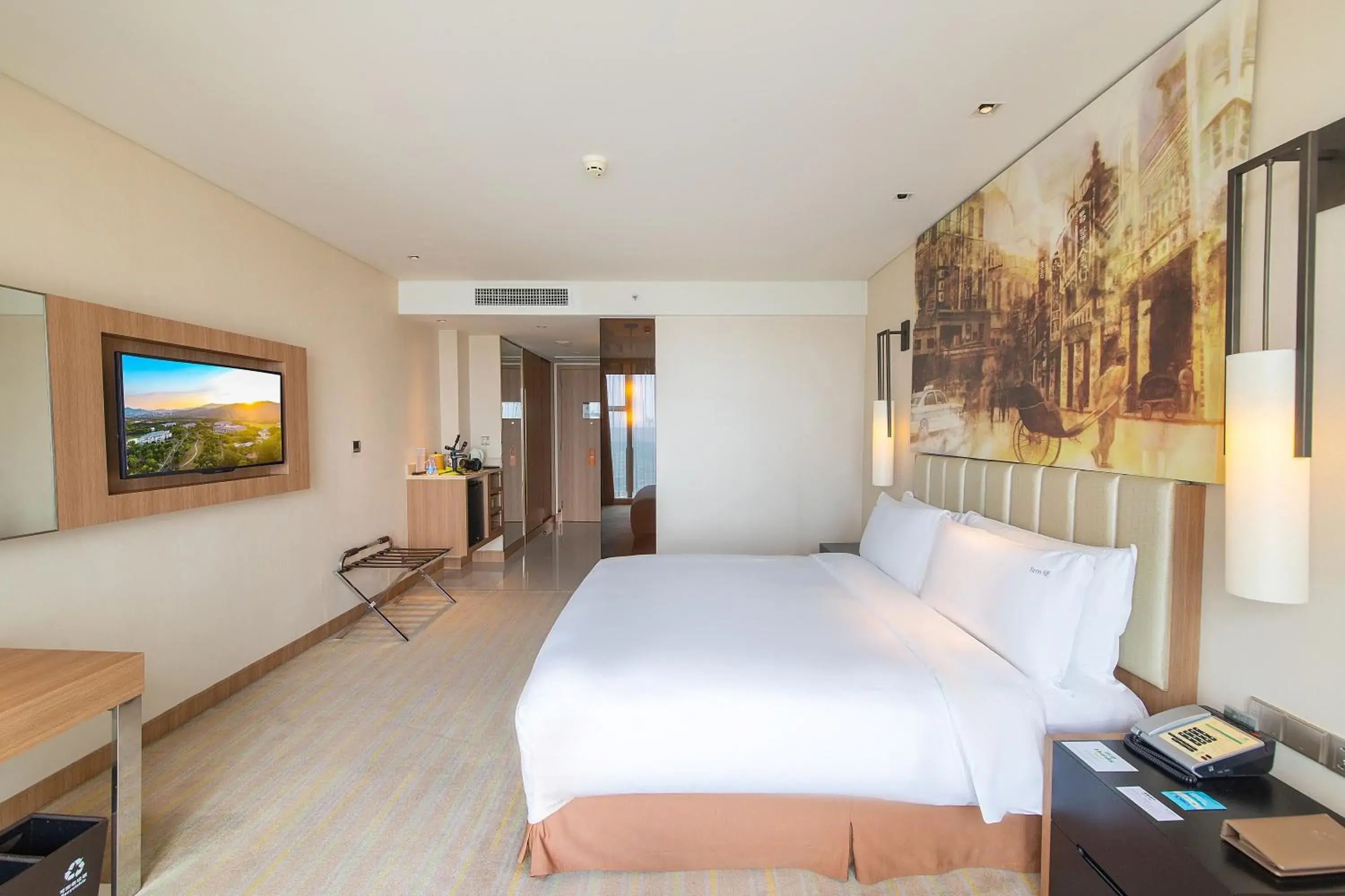 Standard King Room - High Floor in Junluxe Hotel Guangzhou Science City-Free Shuttle Bus Service to Guangzhou Canton Fair Standard King Room - High Floor in Junluxe Hotel Guangzhou Science City-Free Shuttle Bus Service to Guangzhou Canton Fair