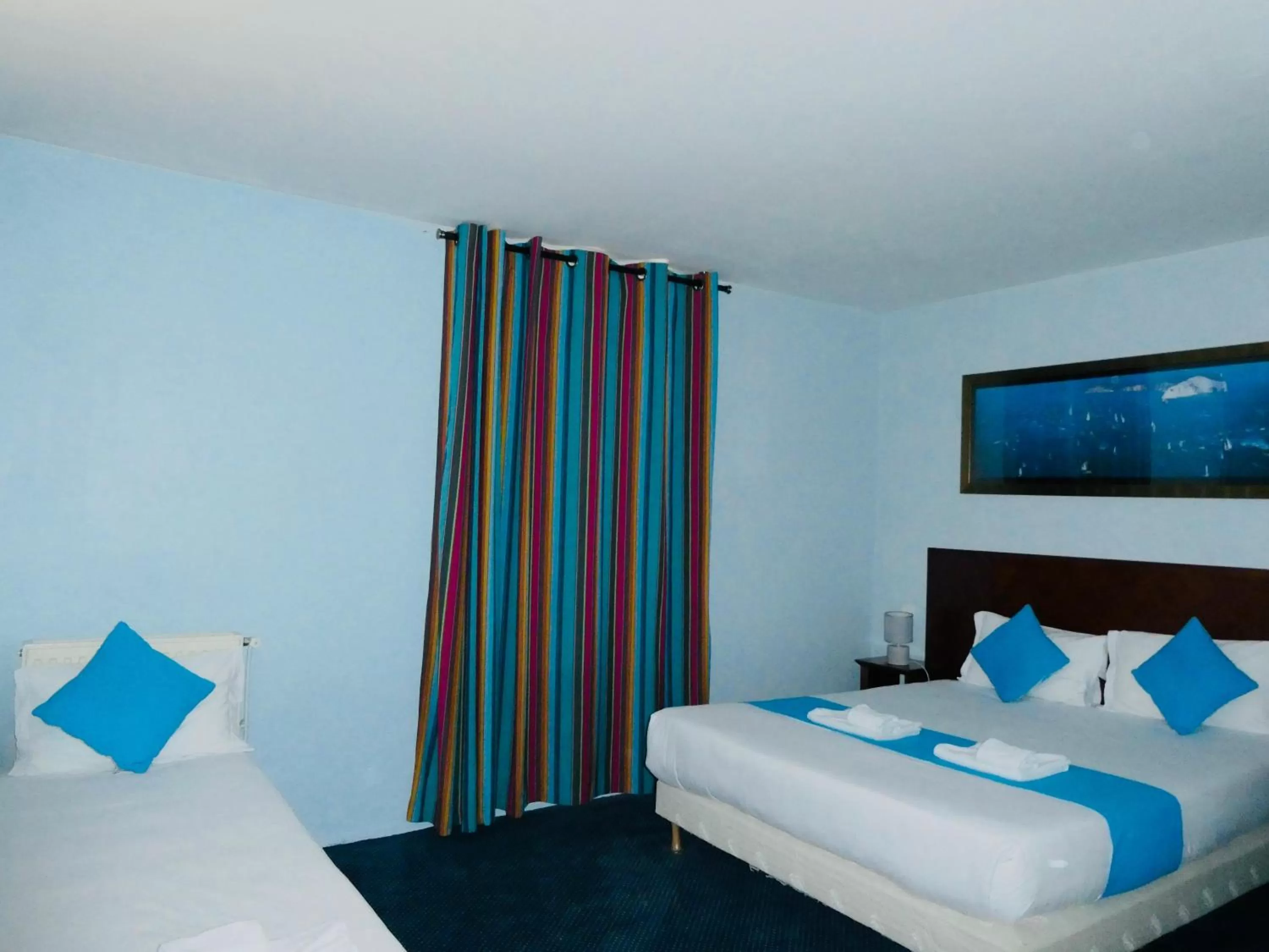 Bed in Hotel Bellevue Montmartre