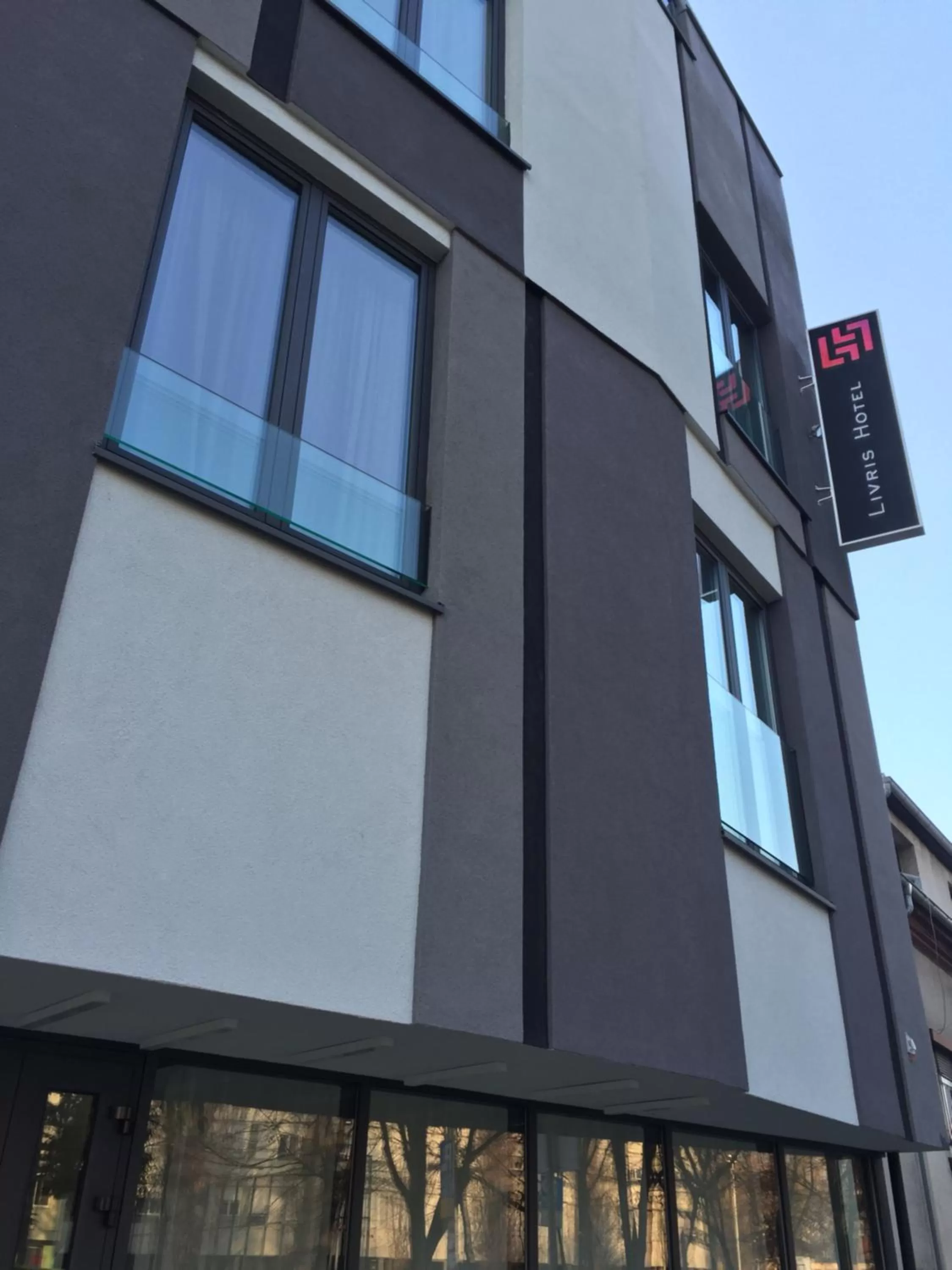 Facade/entrance in Livris Hotel