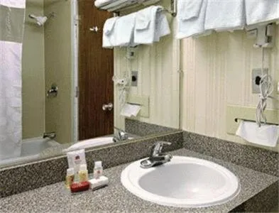 Queen Room with Two Queen Beds - Smoking in Howard Johnson by Wyndham Lake City