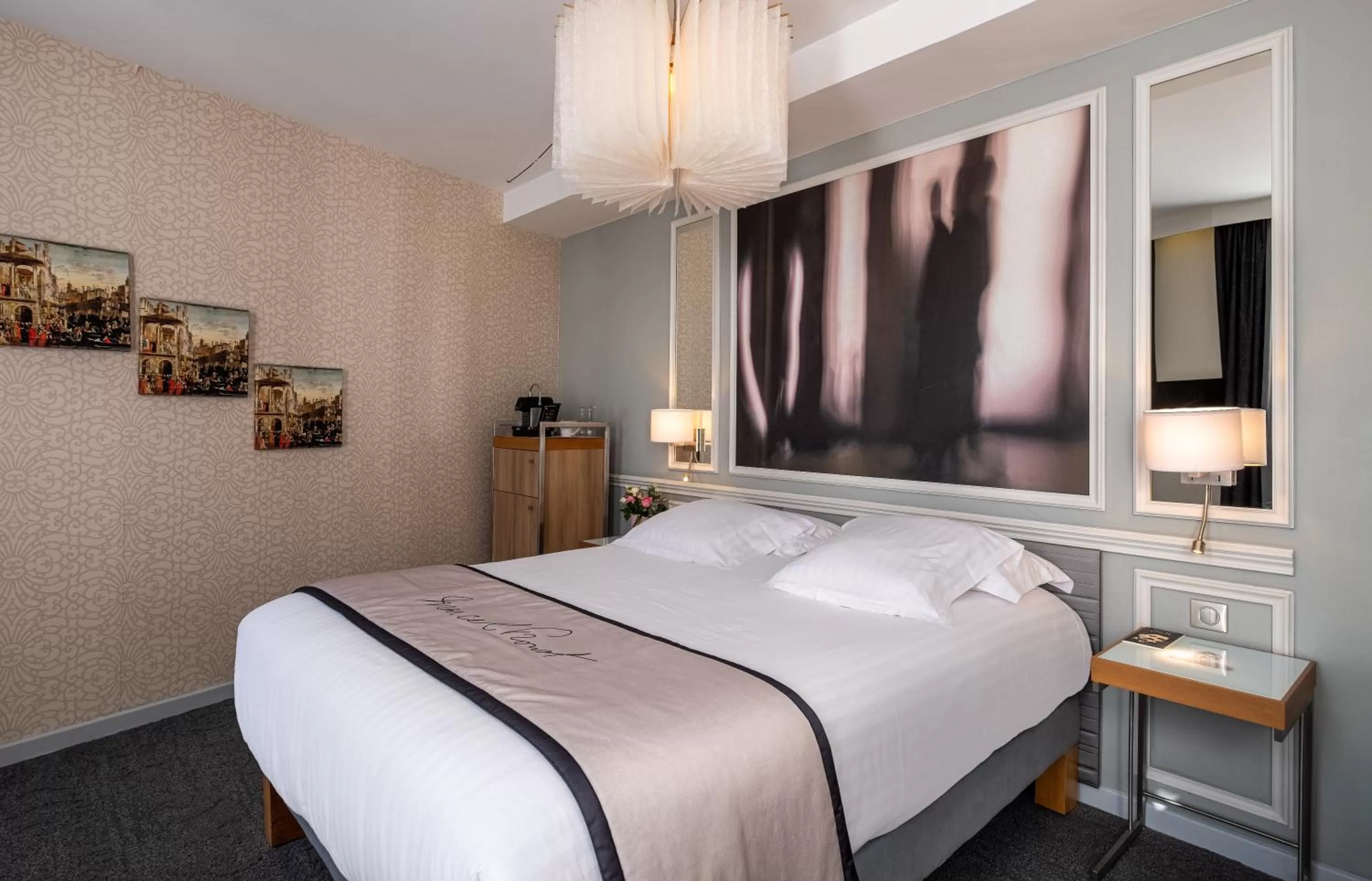 Bedroom, Bed in Hotel Litteraire Le Swann, BW Premier Collection