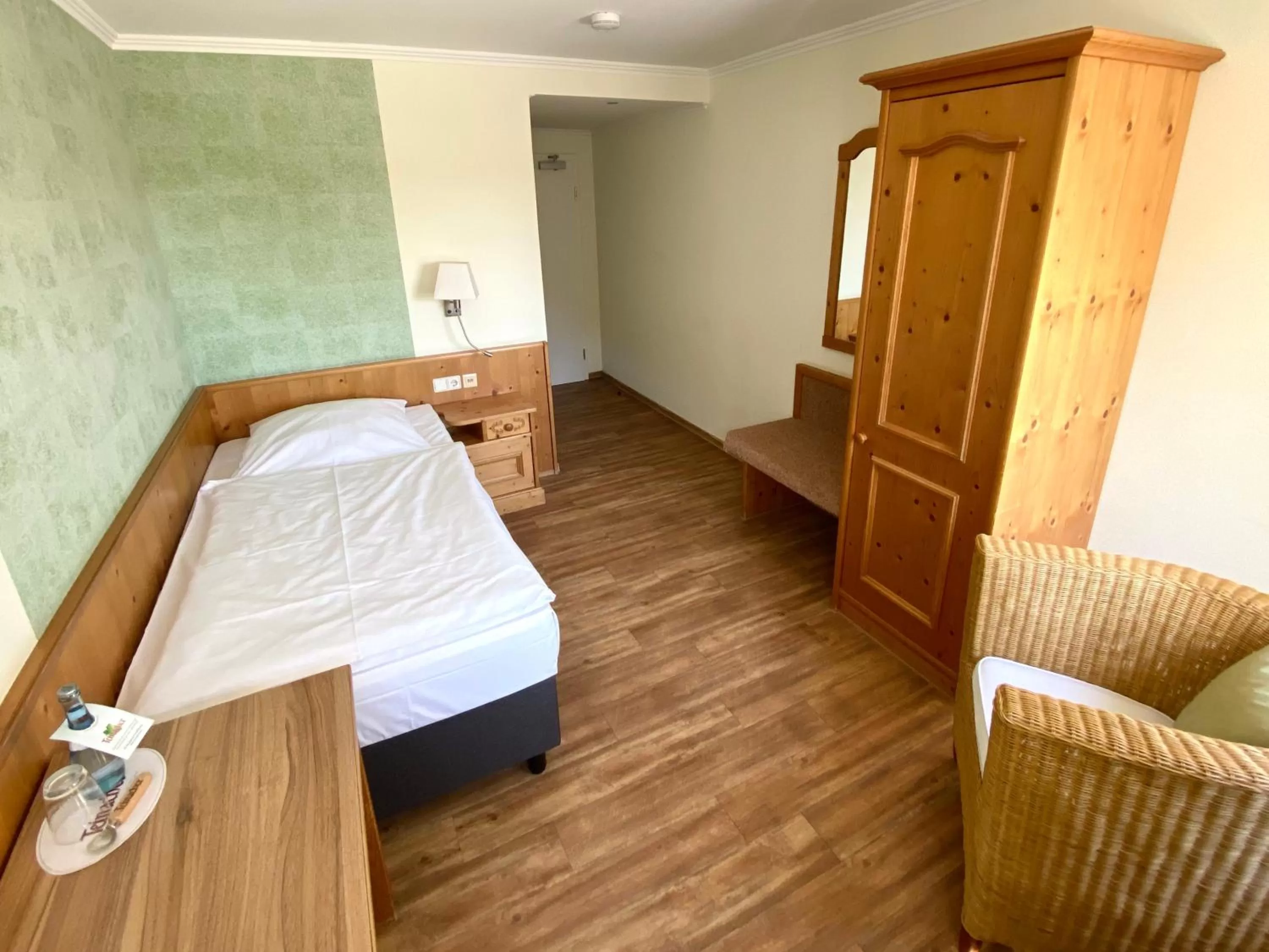 Bedroom, Bed in Hotel Deutsches Haus