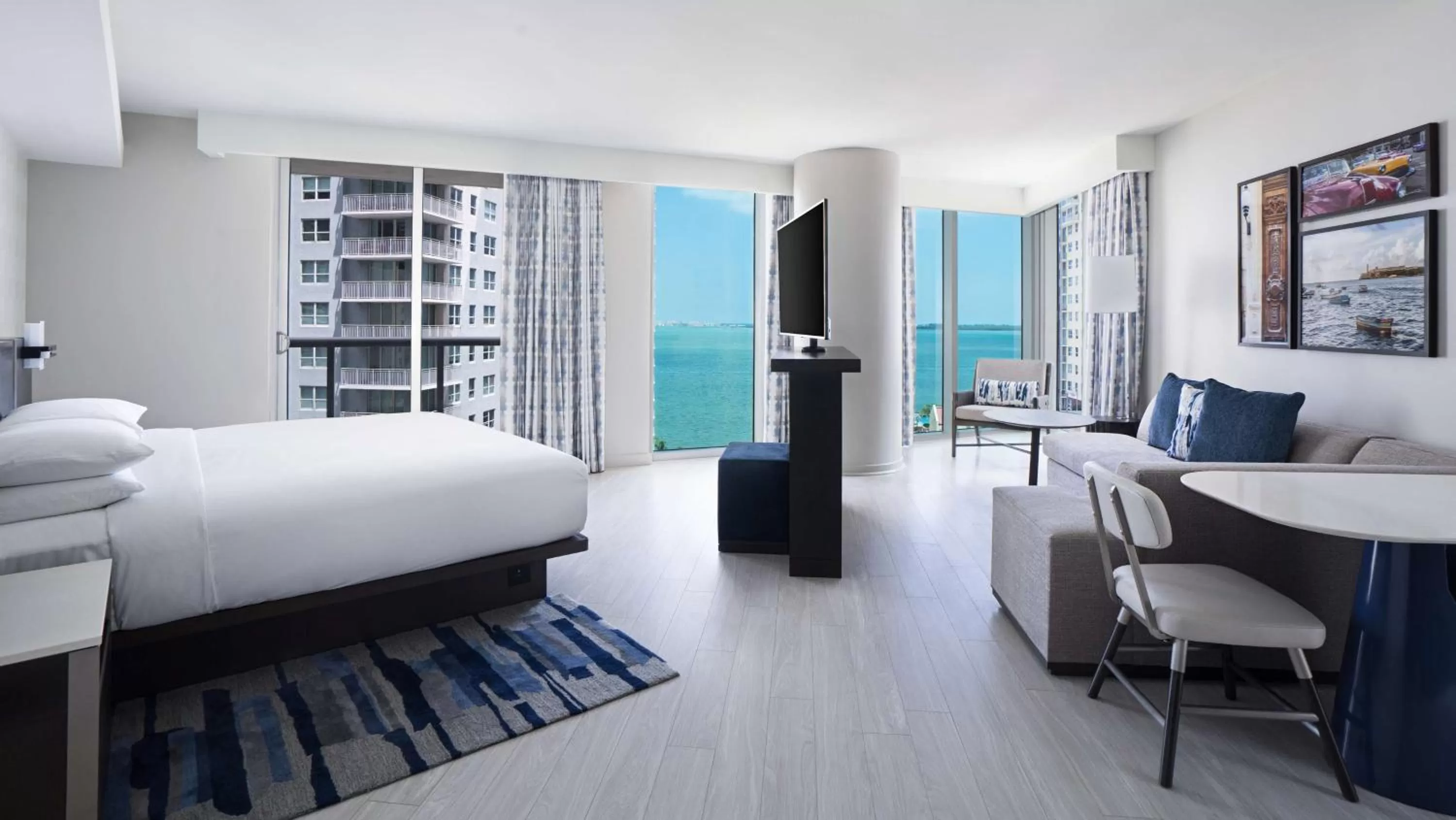 Photo of the whole room, Bed in Hyatt Centric Brickell Miami