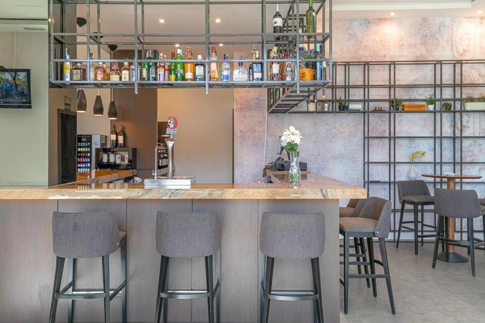 Lounge or bar in Amura Alcobendas