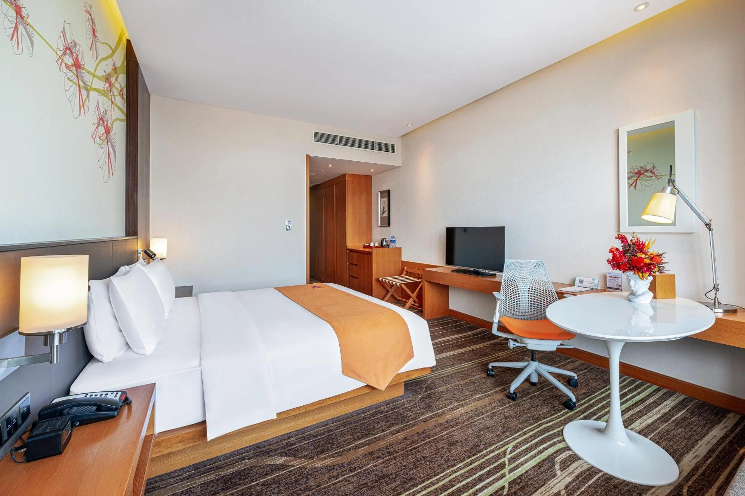 Photo of the whole room, Bed in Hilton Garden Inn Chengdu Huayang