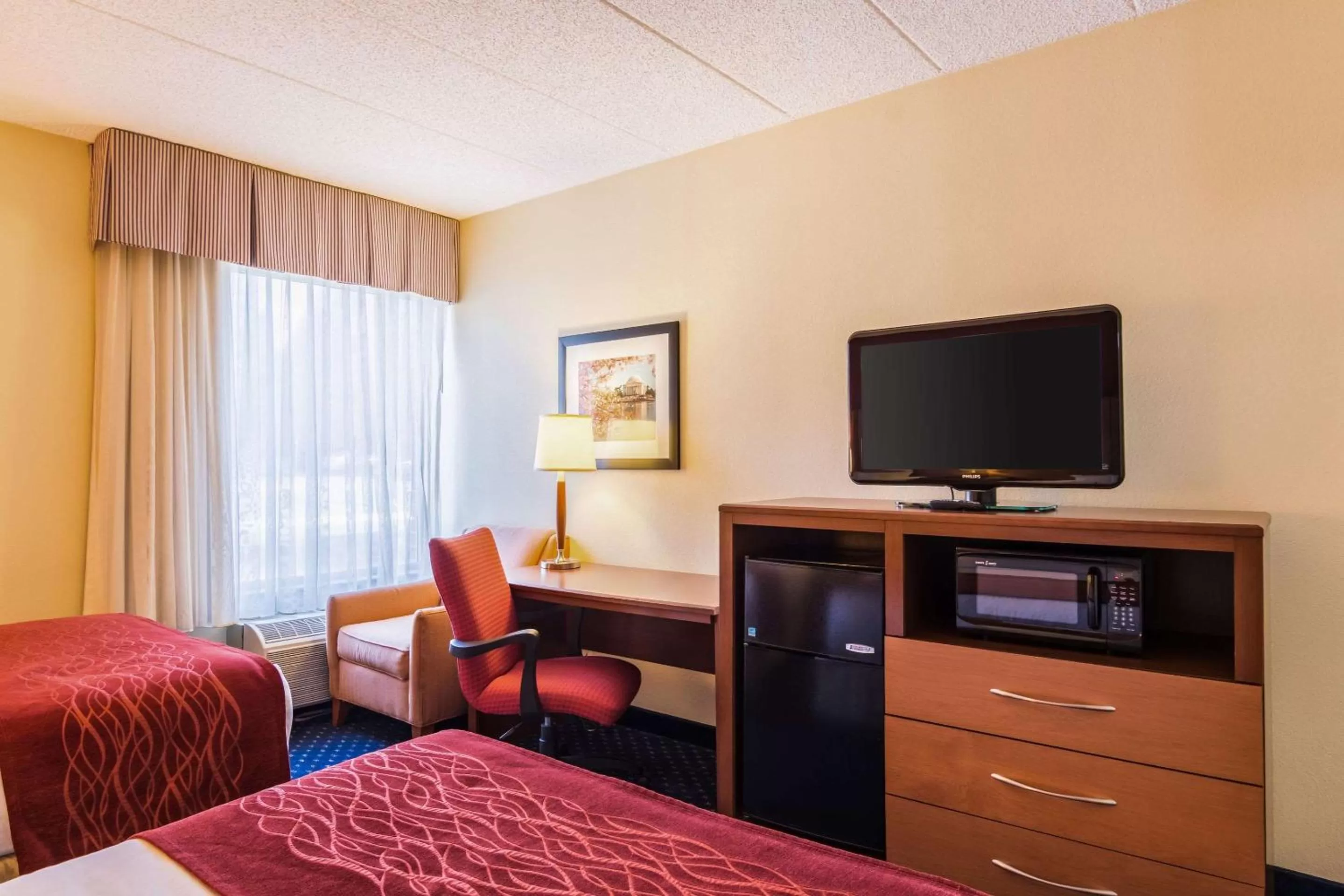 TV and multimedia, Bed in Comfort Inn at Joint Base Andrews
