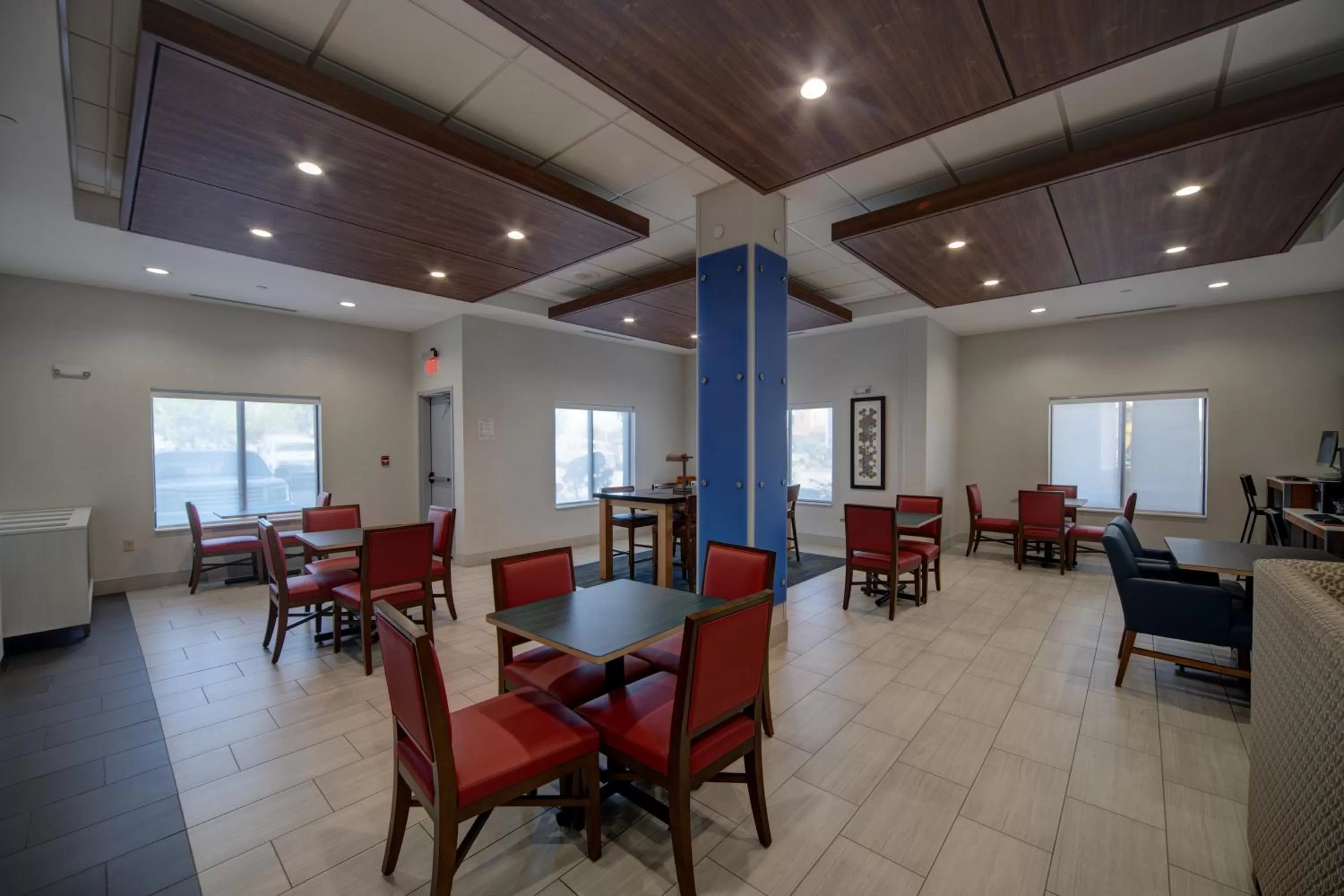 Holiday Inn Express & Suites Oklahoma City West-Yukon by IHG