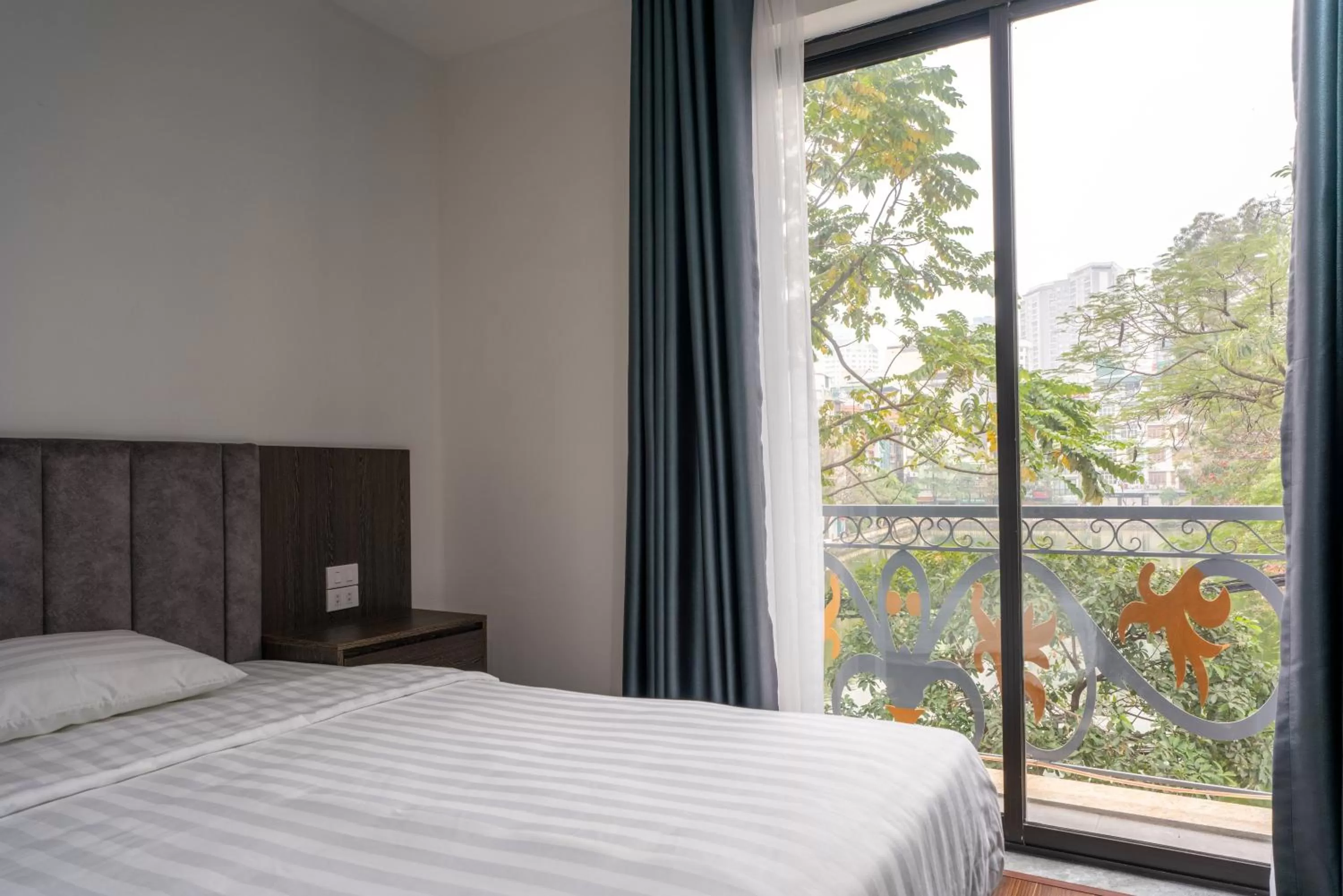 Lake view, Bed in Granda Lake View Hotel & Apartment