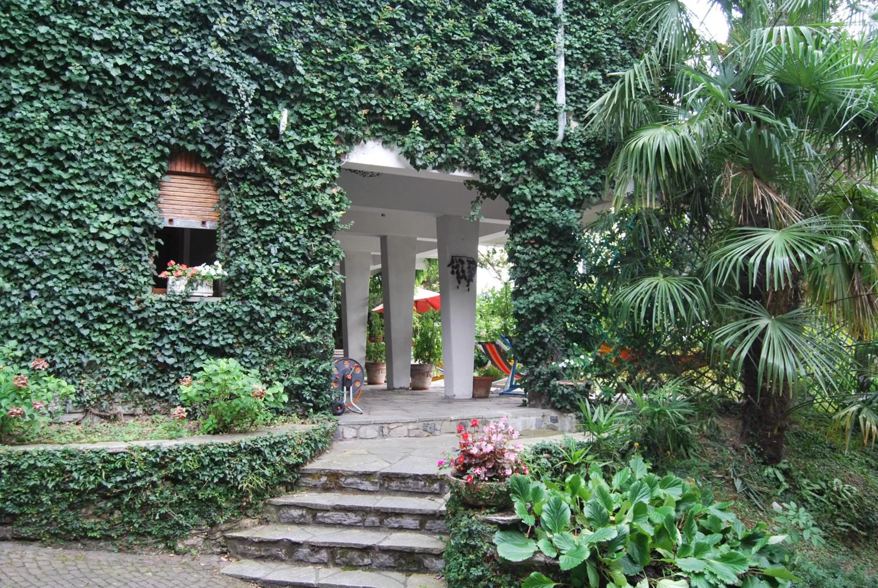 Facade/entrance in B&B Le Ortensie -Lago di Como