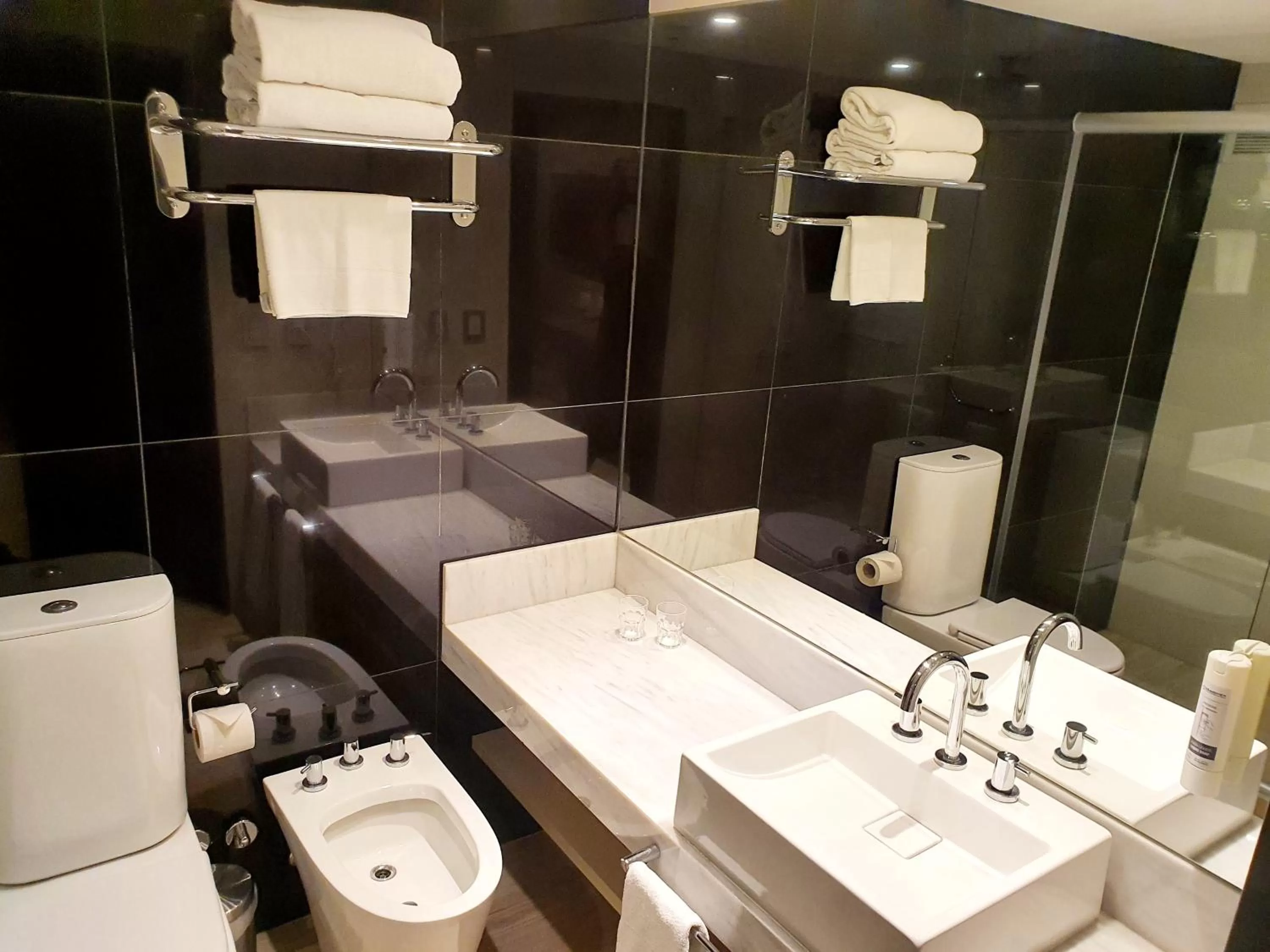 Shower in GrandView Hotel Buenos Aires