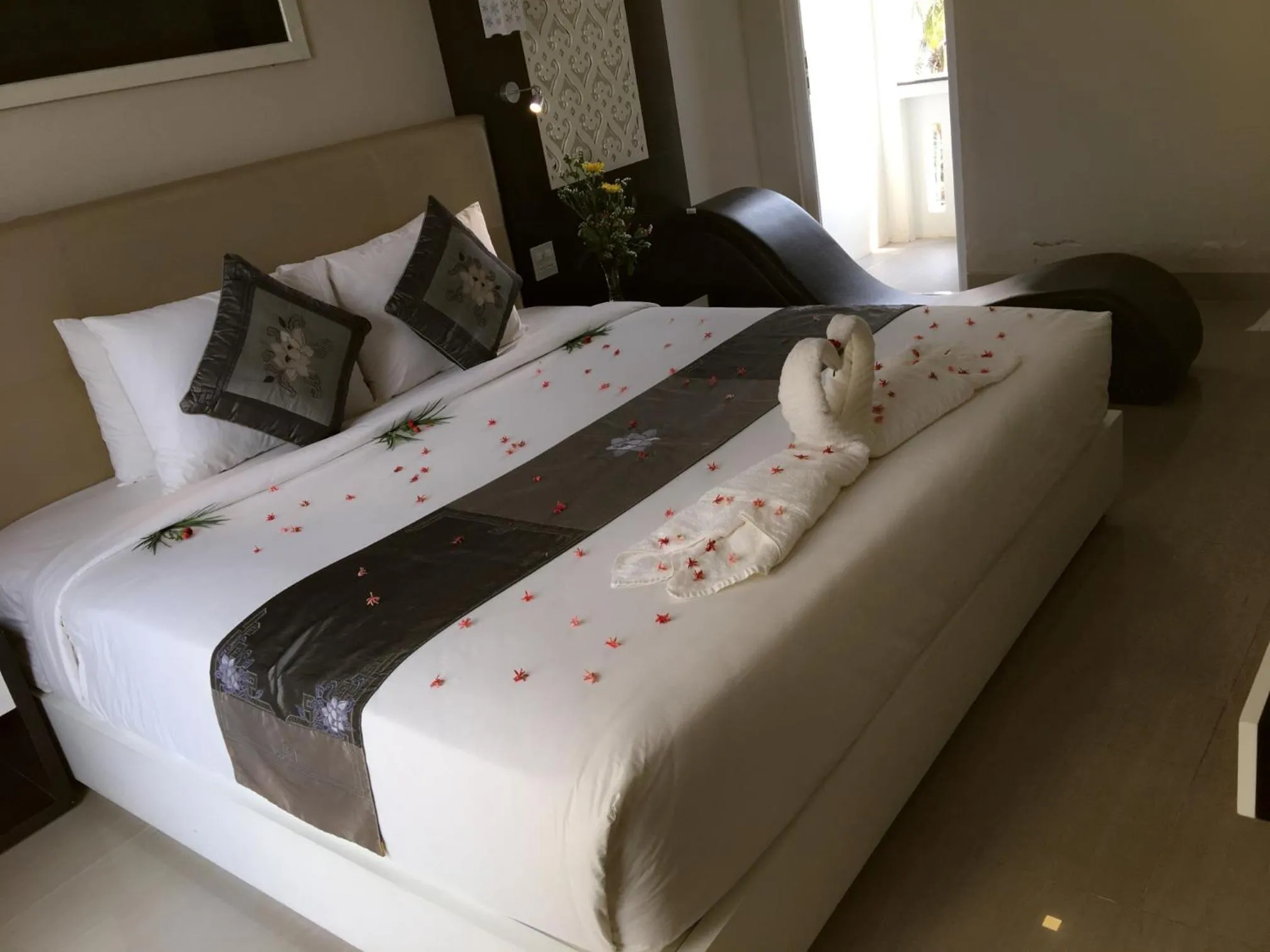 Breakfast, Bed in Muine Sports Hotel