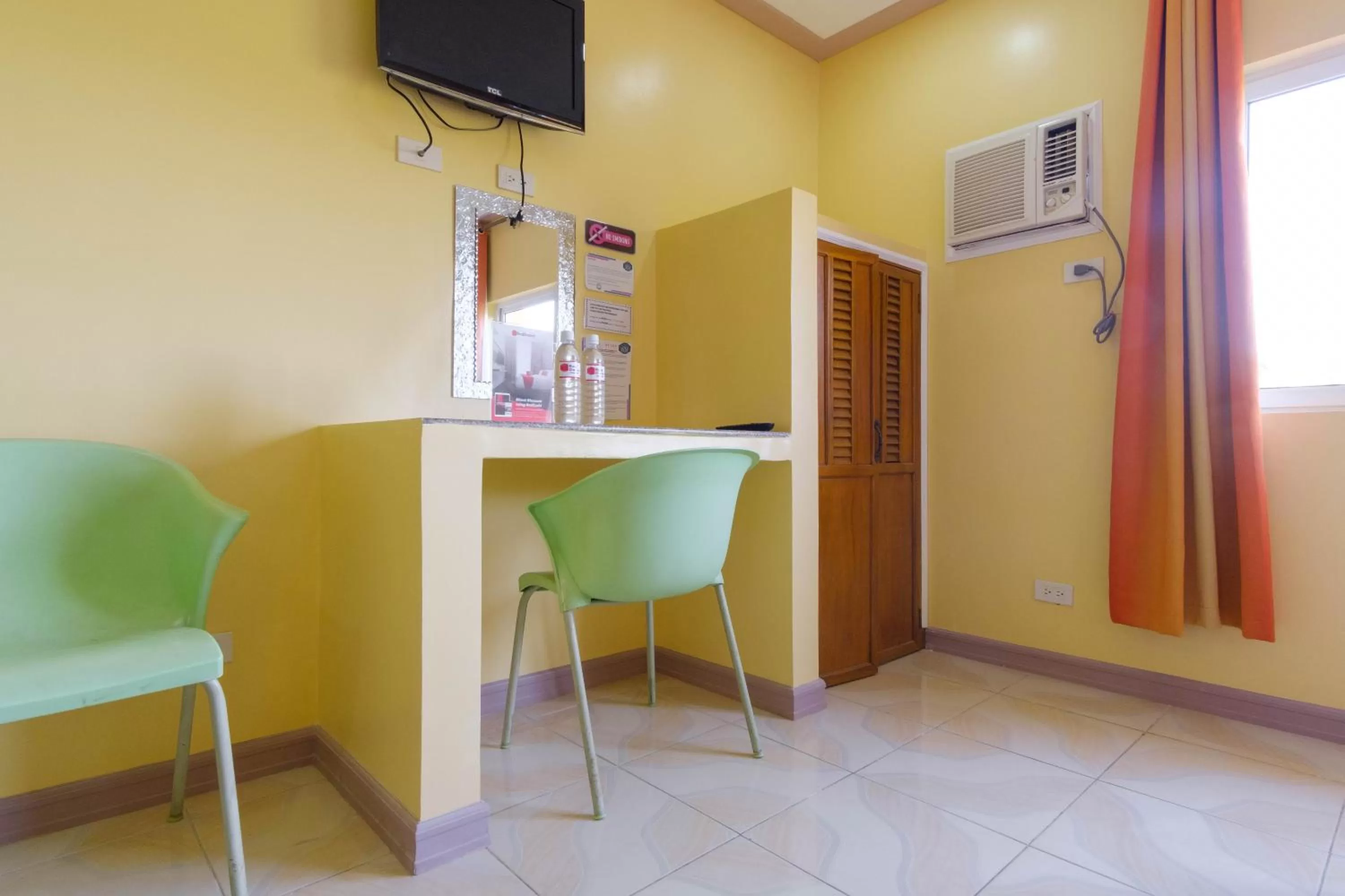 TV and multimedia in RedDoorz Plus @ Manalo Extension Palawan