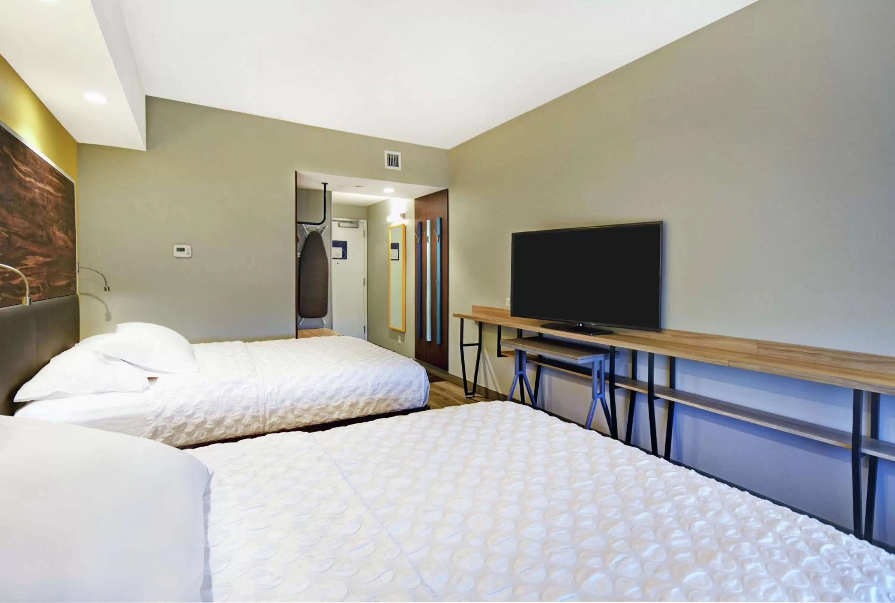 Bedroom, Bed in Tru By Hilton Portland Airport Area Me