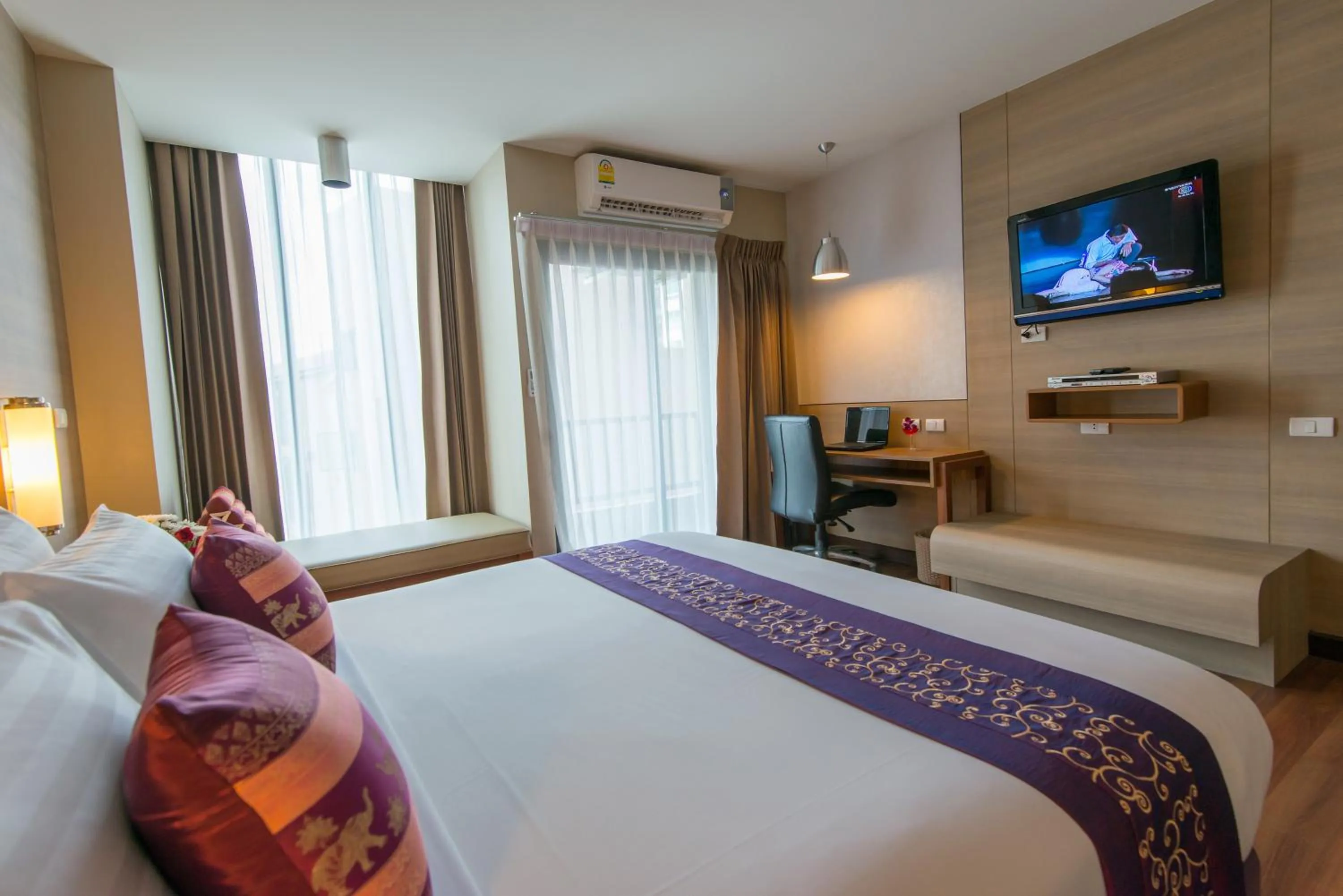 Bed in Marsi Hotel Bangkok