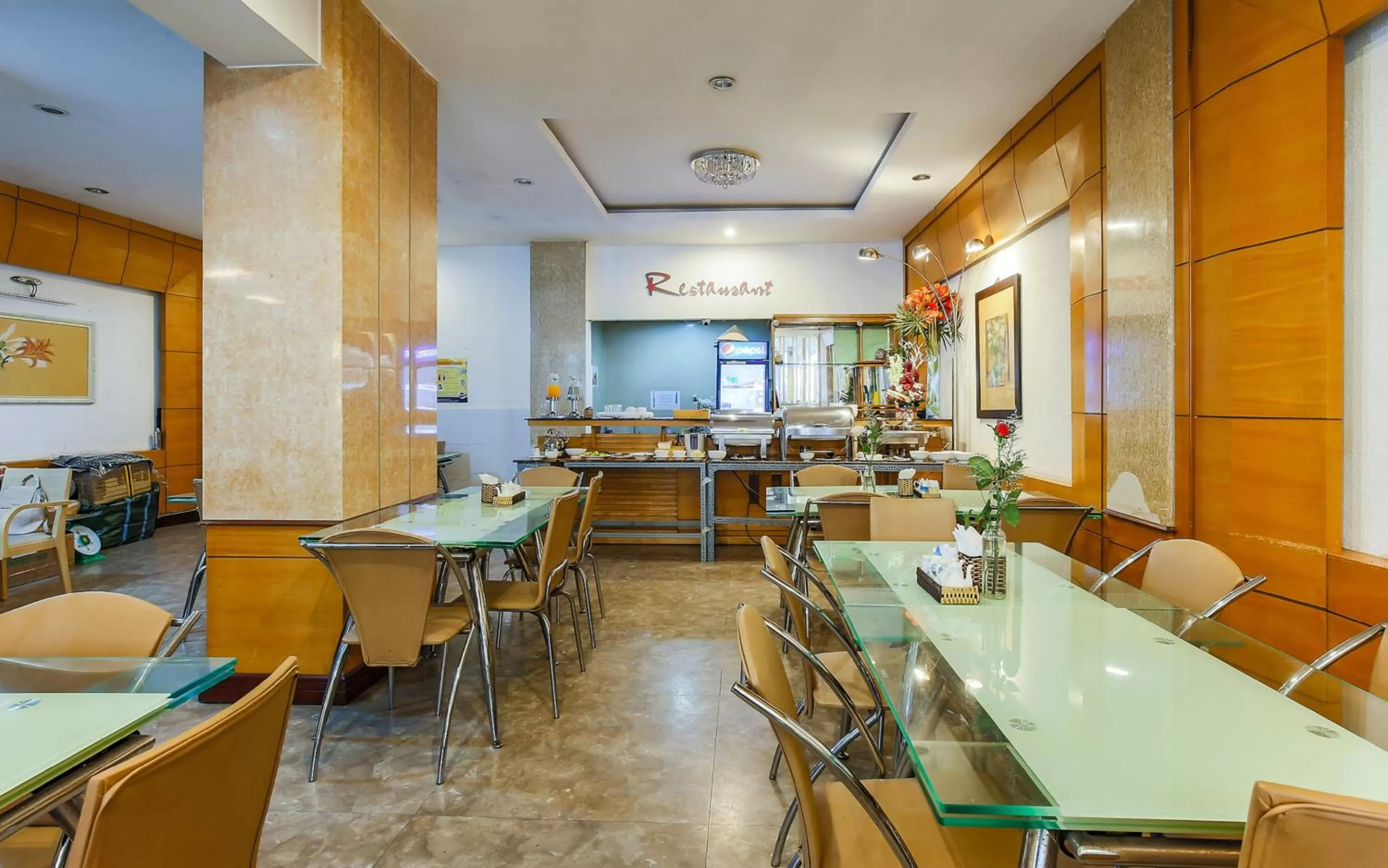 Restaurant/places to eat in Vilion Central Hotel & Spa