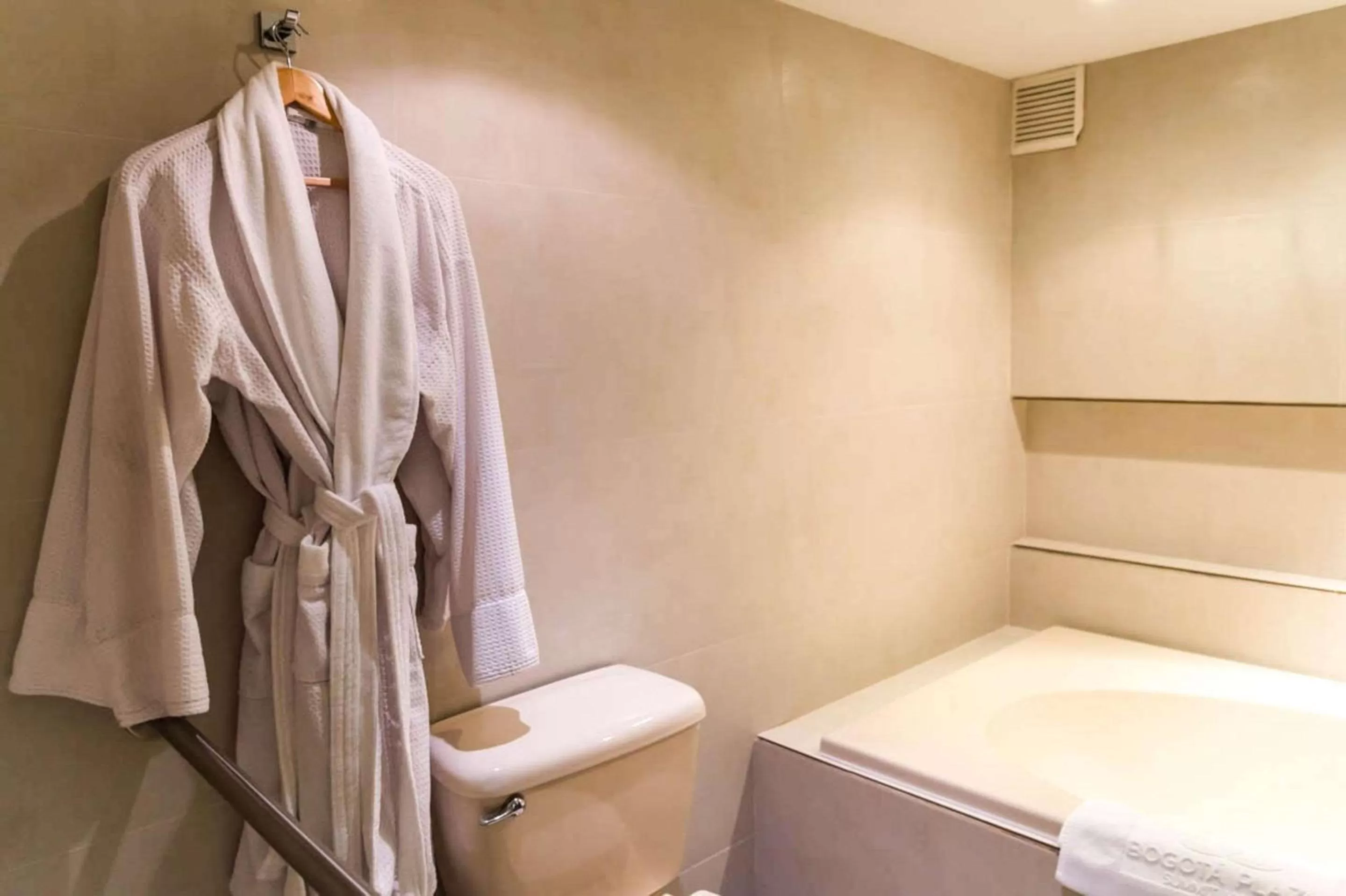 Bathroom, Bed in Bogota Plaza Hotel