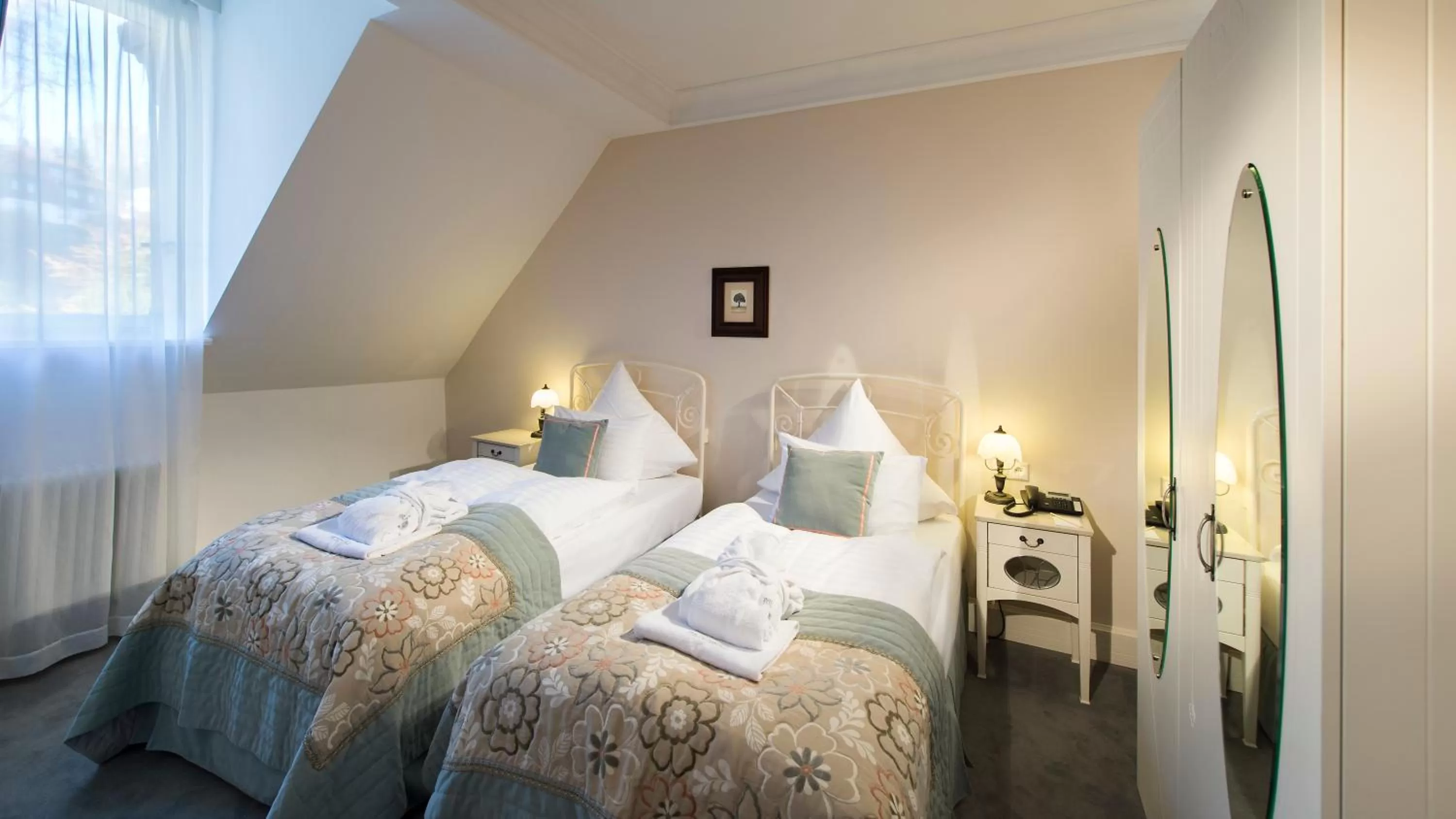 TV and multimedia, Bed in Das Palmenwald Schwarzwaldhof, BW Signature Collection