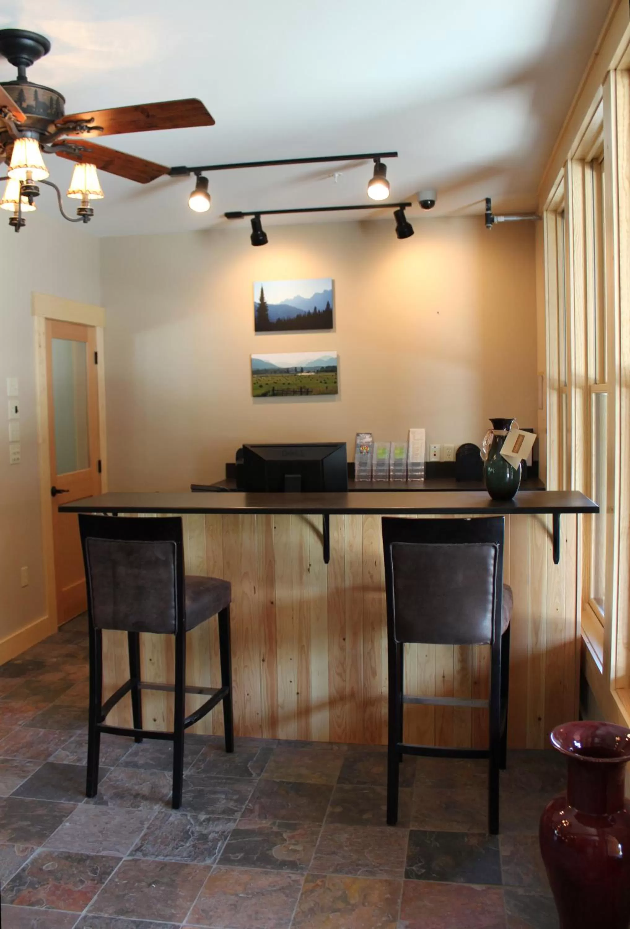 Lobby or reception in Twisp River Suites