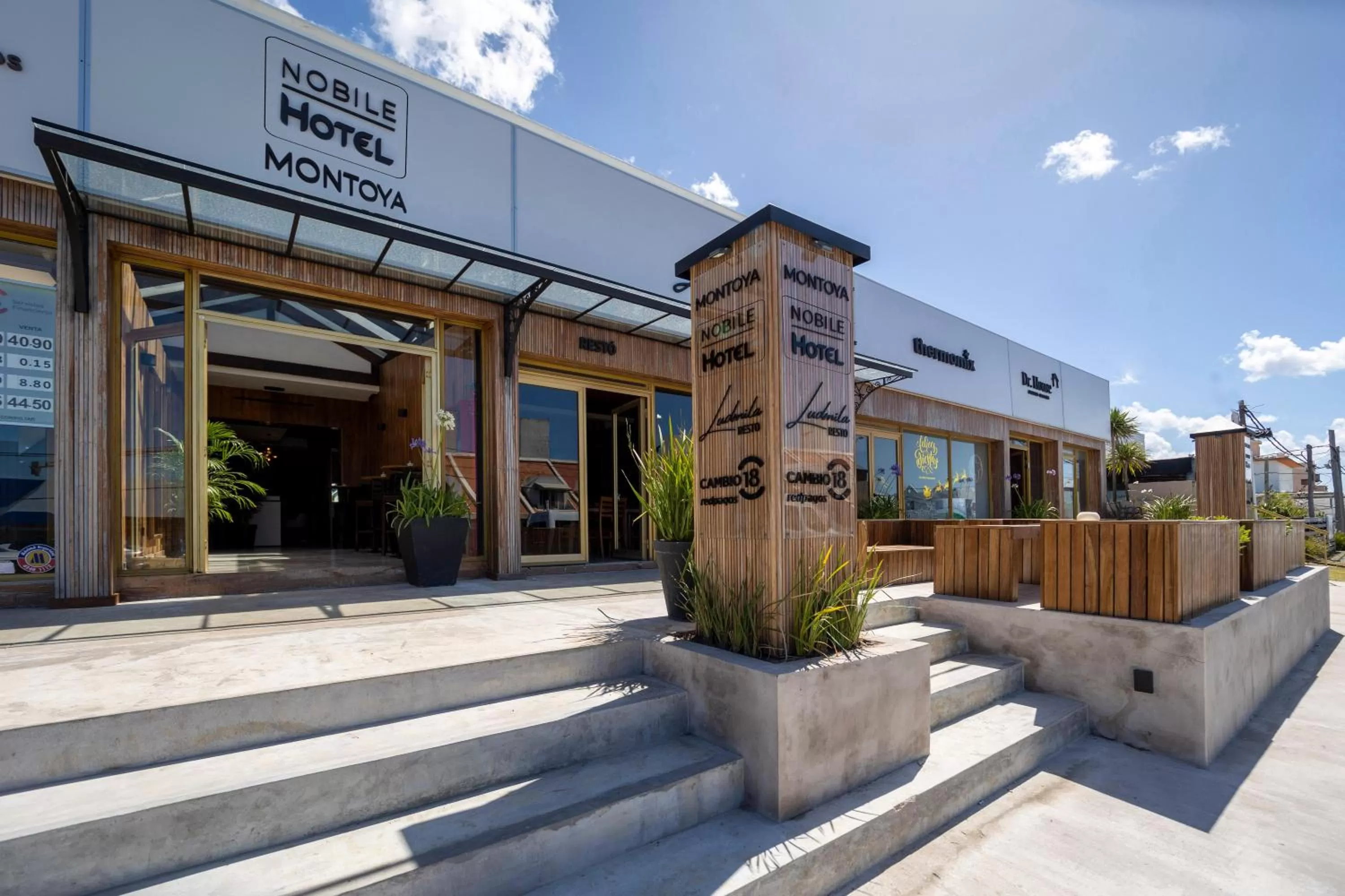 Property building in Nobile Hotel Montoya