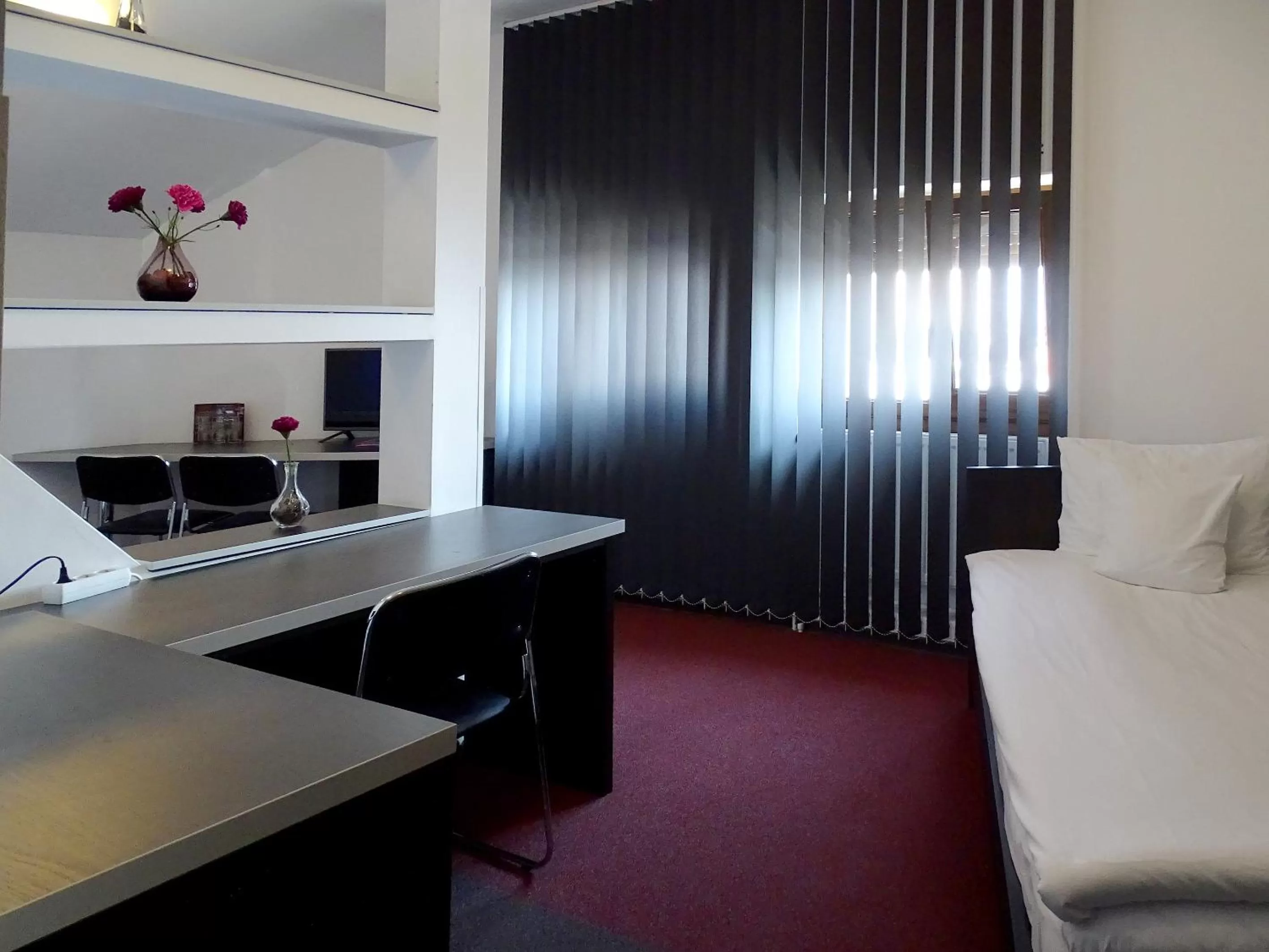 Photo of the whole room, Kitchen/Kitchenette in Prince Hotel