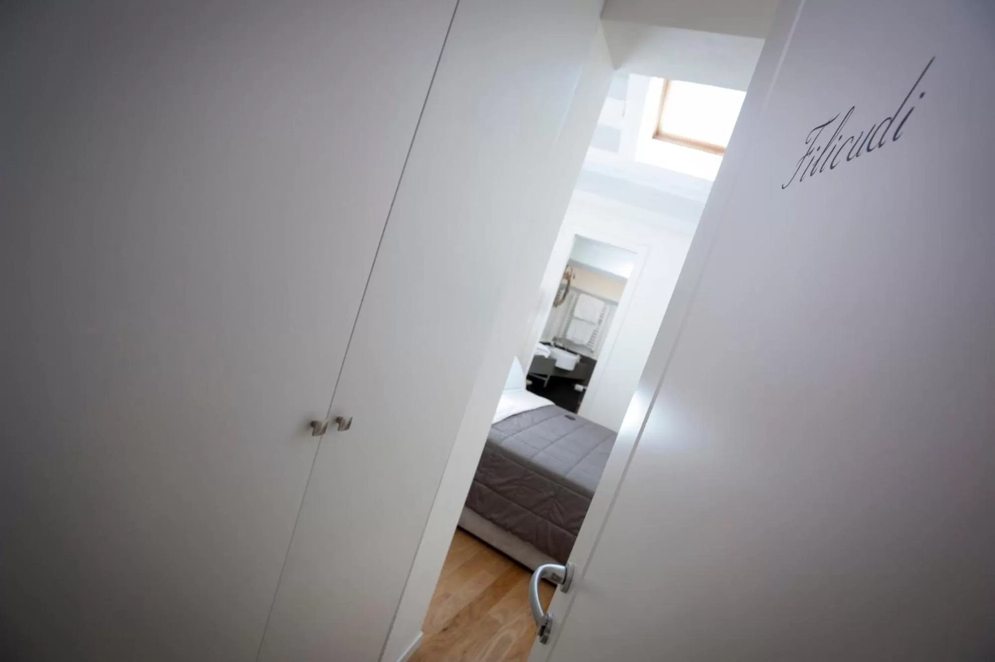 Photo of the whole room, Bed in BB 22 Palace