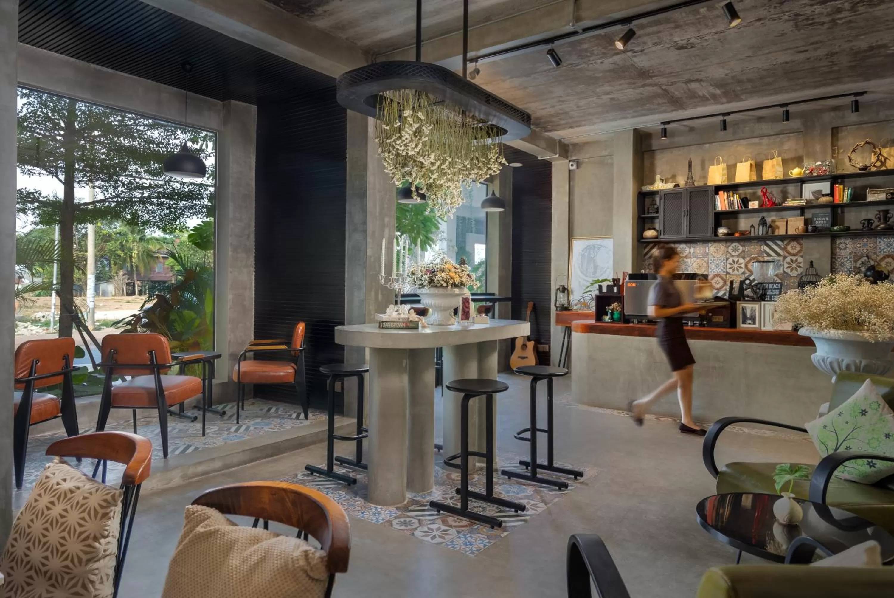 Restaurant/places to eat in Eightfold Urban Resort