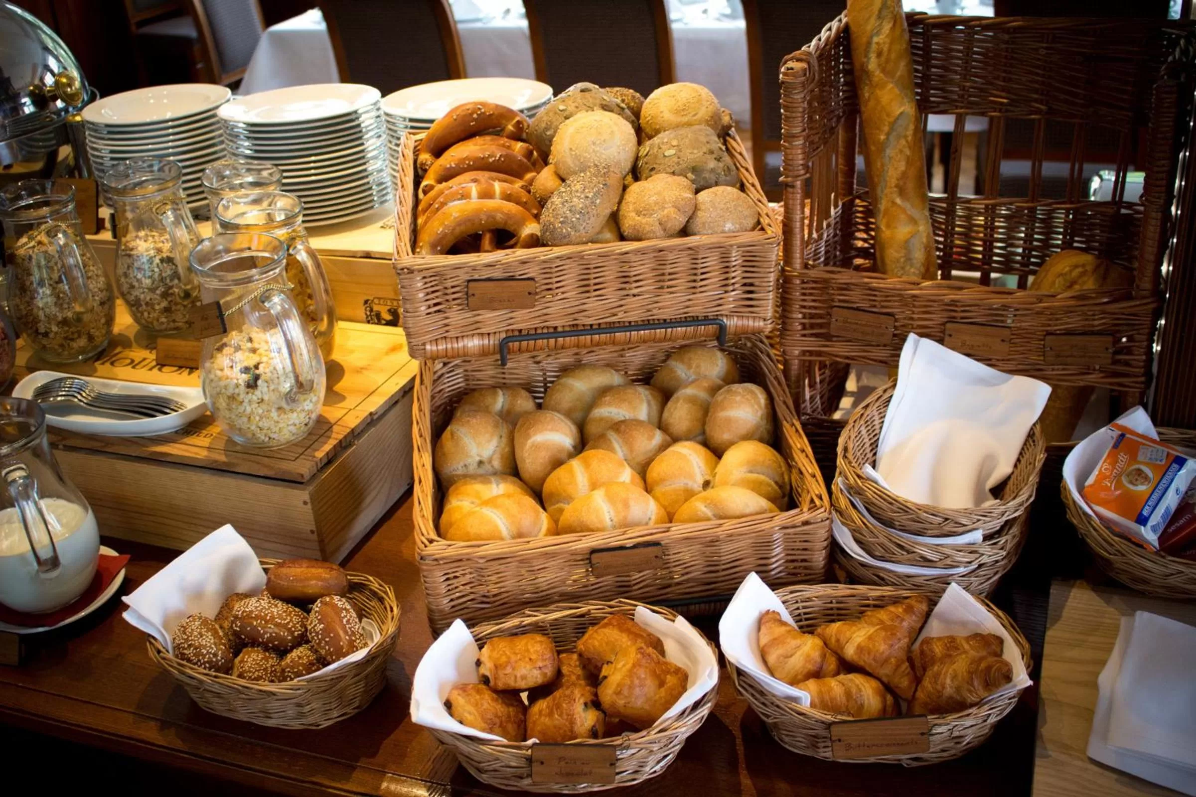 Buffet breakfast in Das Schloss Burgellern - Genuss und Geschichte seit 1726