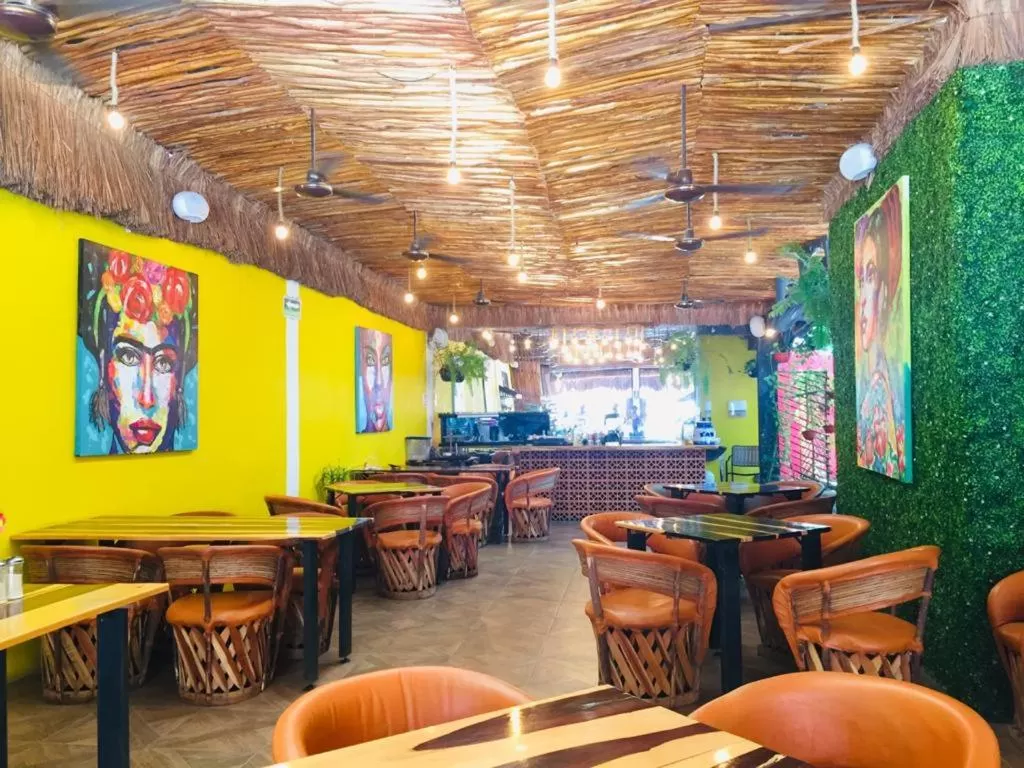 Restaurant/places to eat in Hotel Casa de las Flores