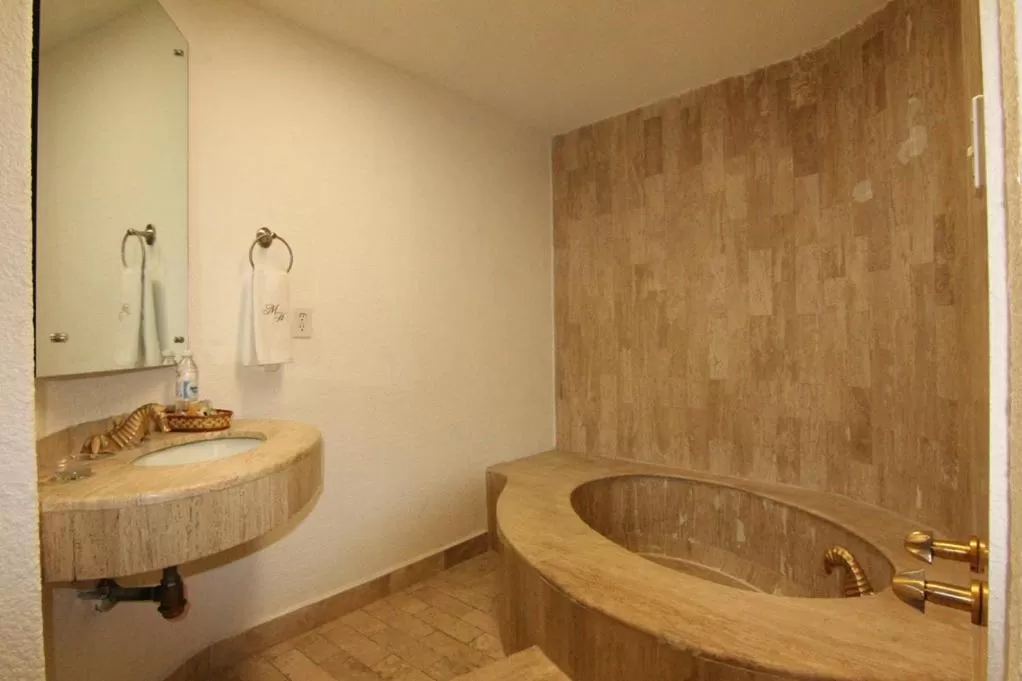 Bathroom in Mansion Havre