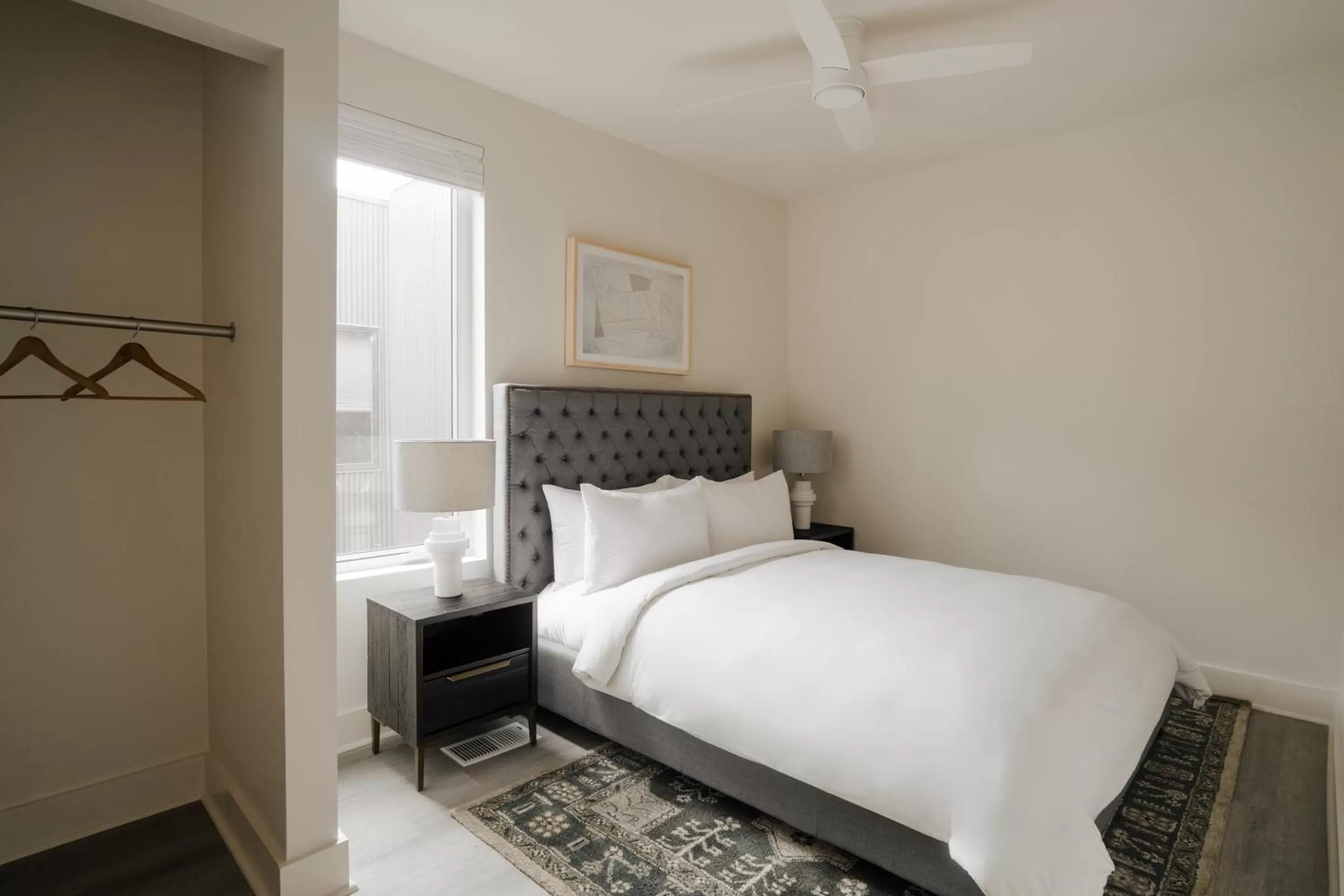 Living room, Bed in Sonder The Hideaway