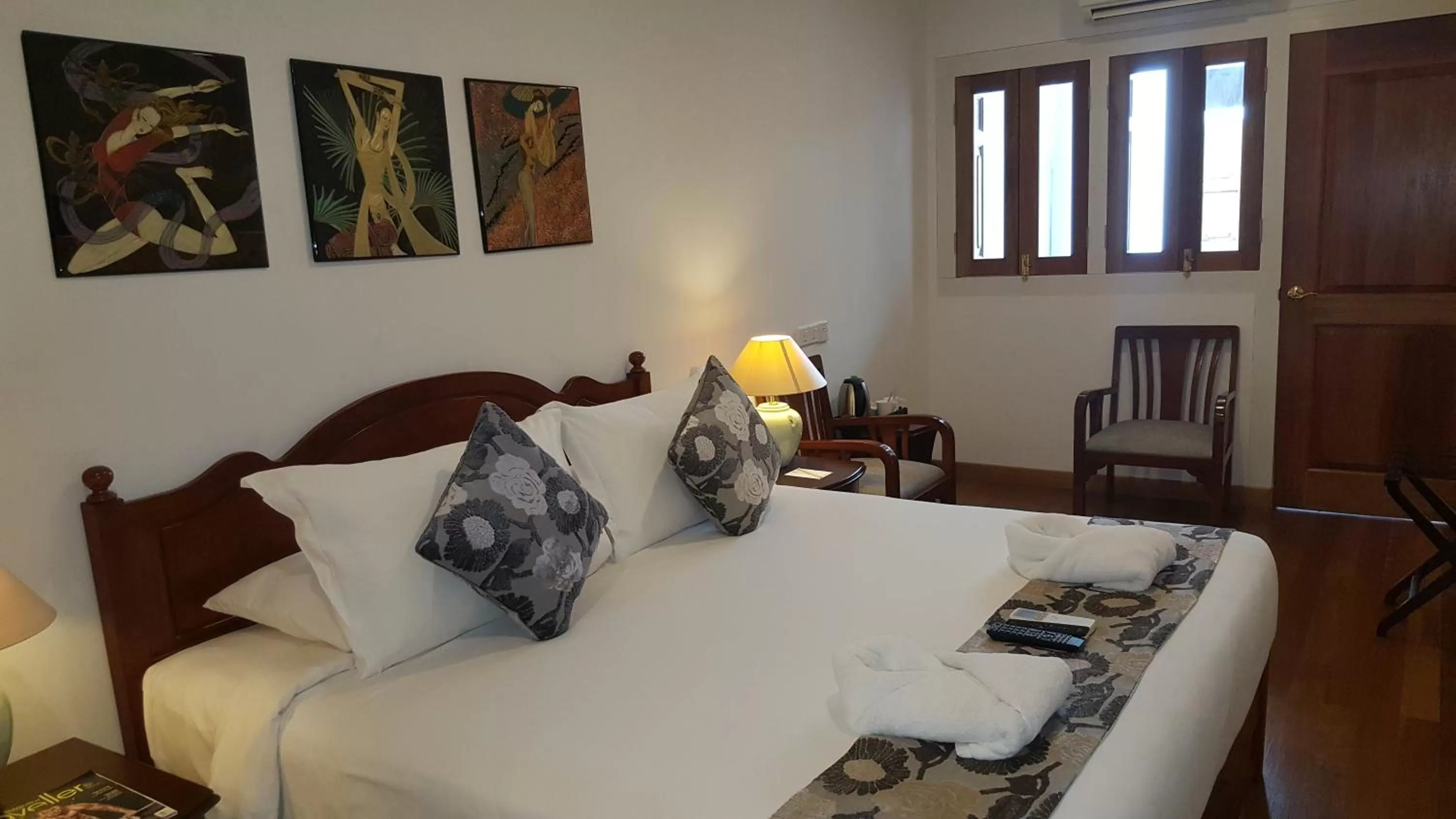 Bed in Heeren Straits Hotel