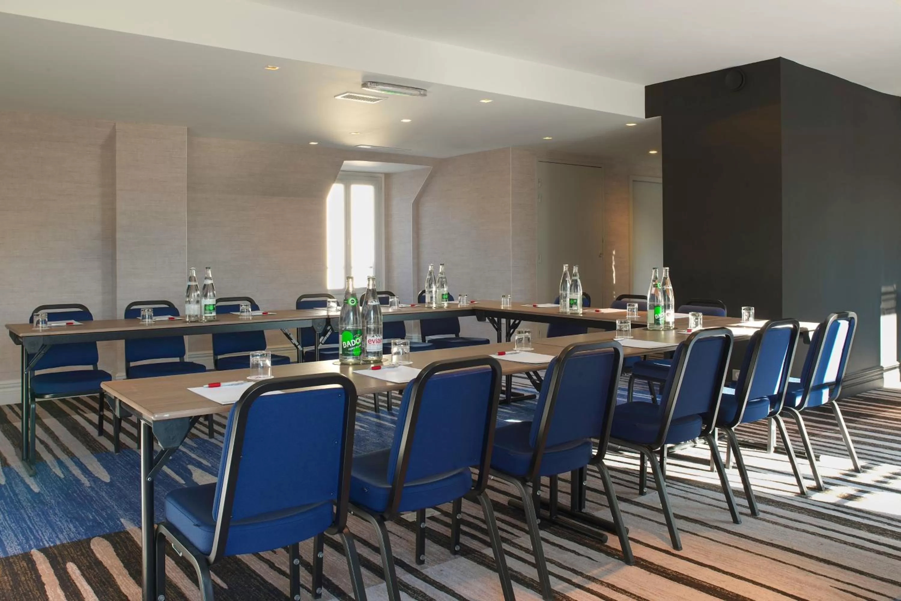 Meeting/conference room in Paris Marriott Opera Ambassador Hotel