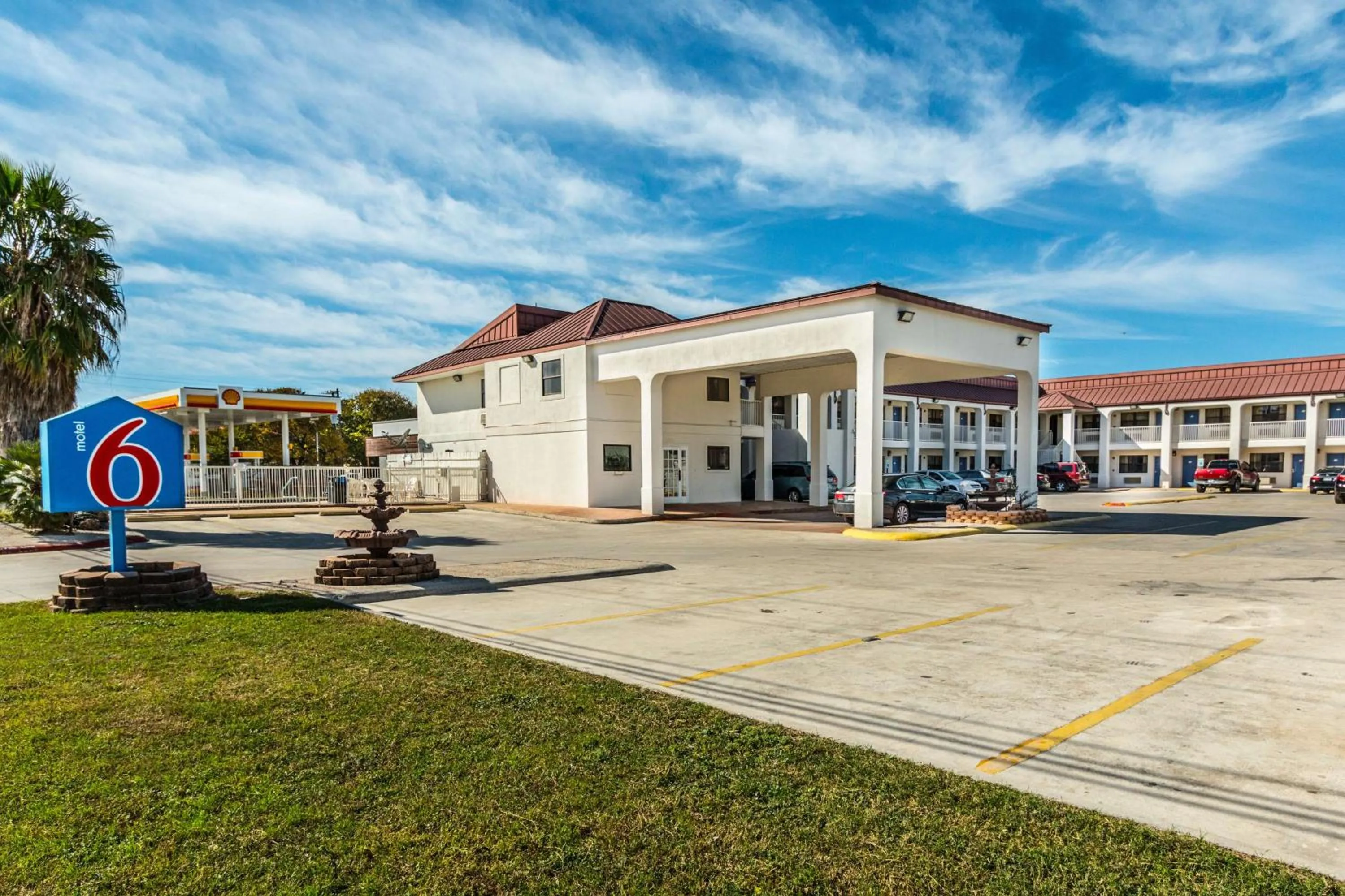 Property building in Motel 6-San Marcos, TX - North