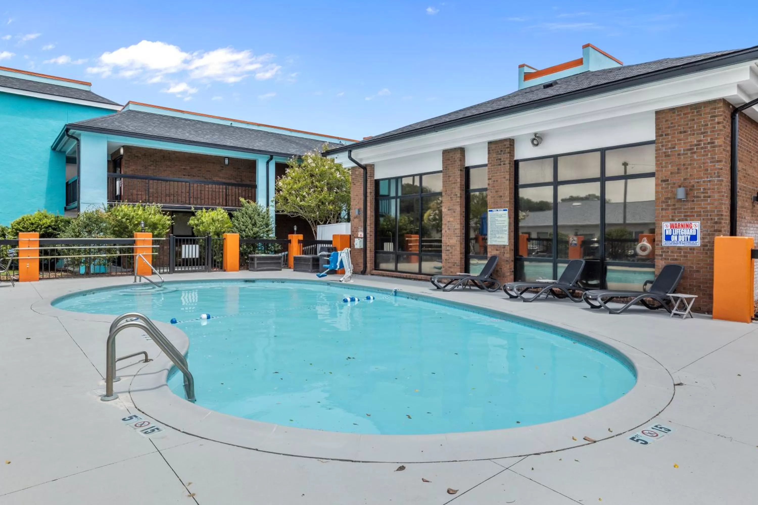 Swimming pool in Garnet Inn & Suites, Morehead City near Atlantic Beach
