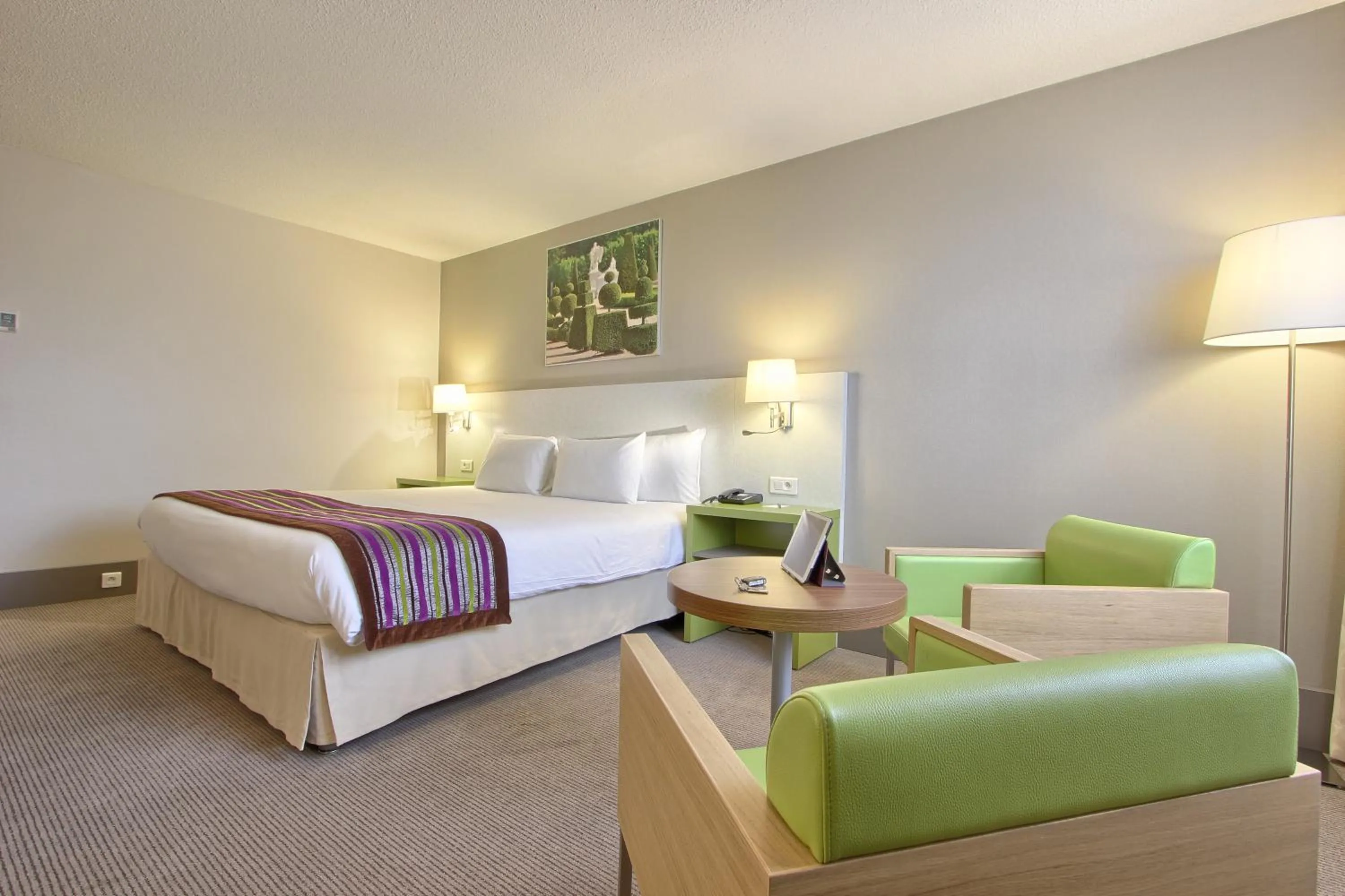 Photo of the whole room, Bed in Mercure Paris Velizy