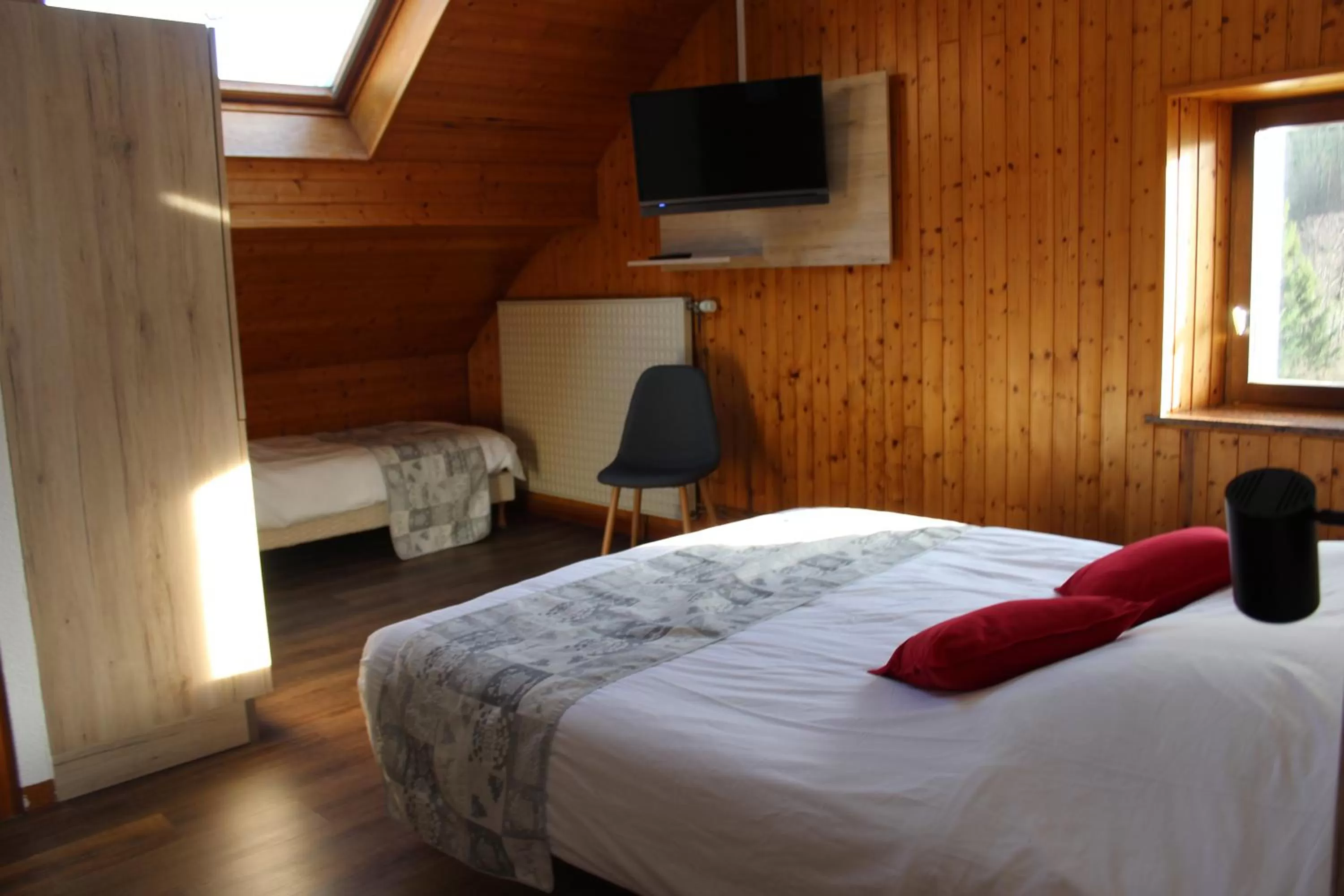 Bedroom, Bed in Hotel Restaurant Du Haut Du Roc