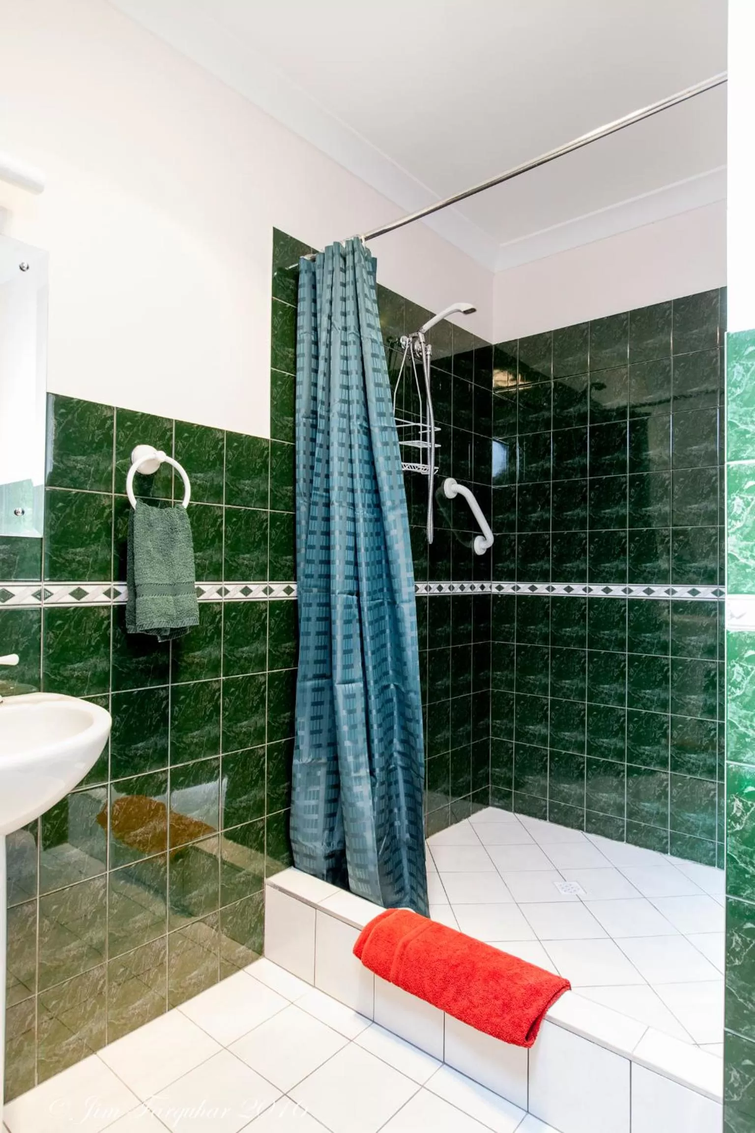 Shower in Aarn House B&B Airport Accommodation