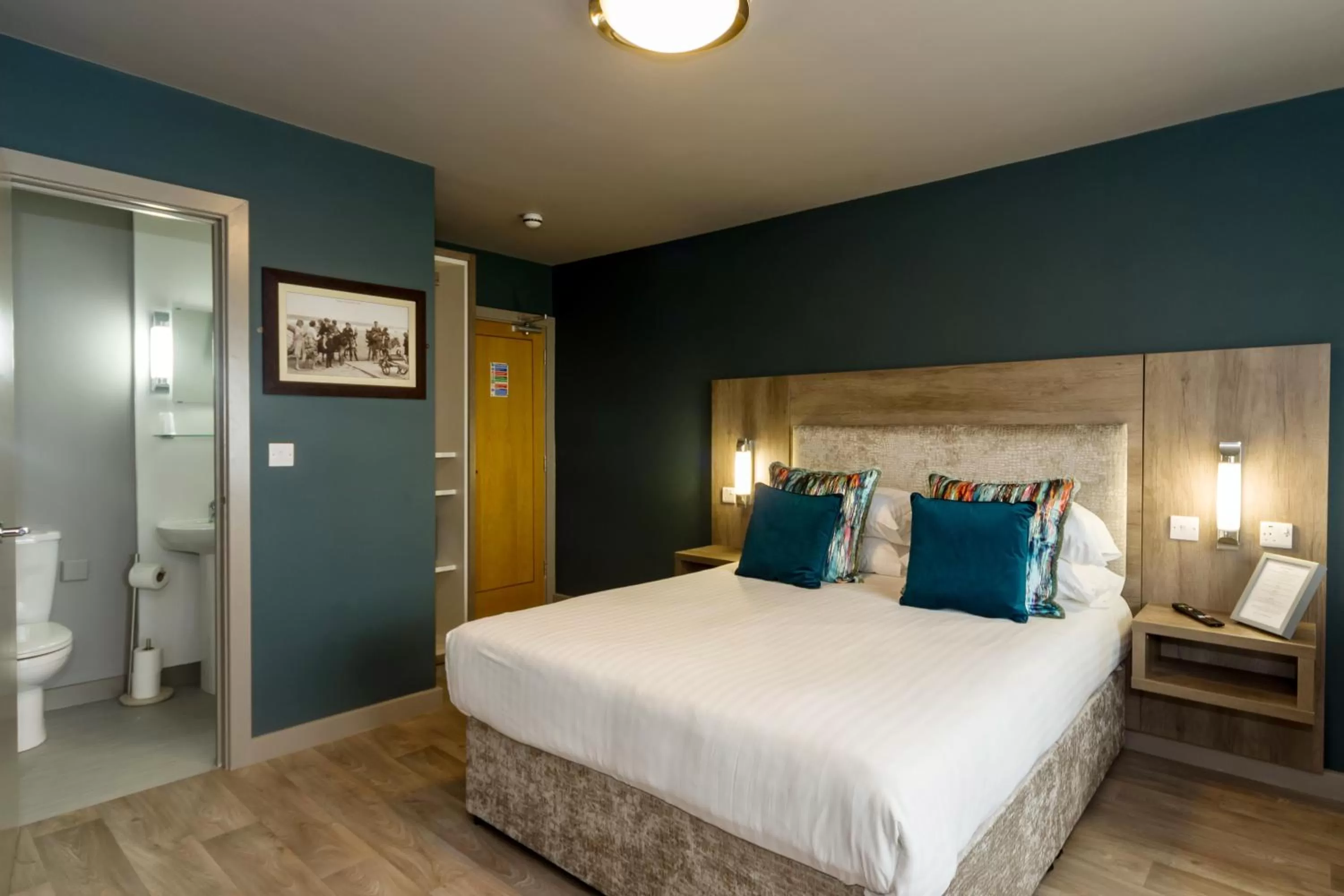 Photo of the whole room, Bed in Hotel No 8