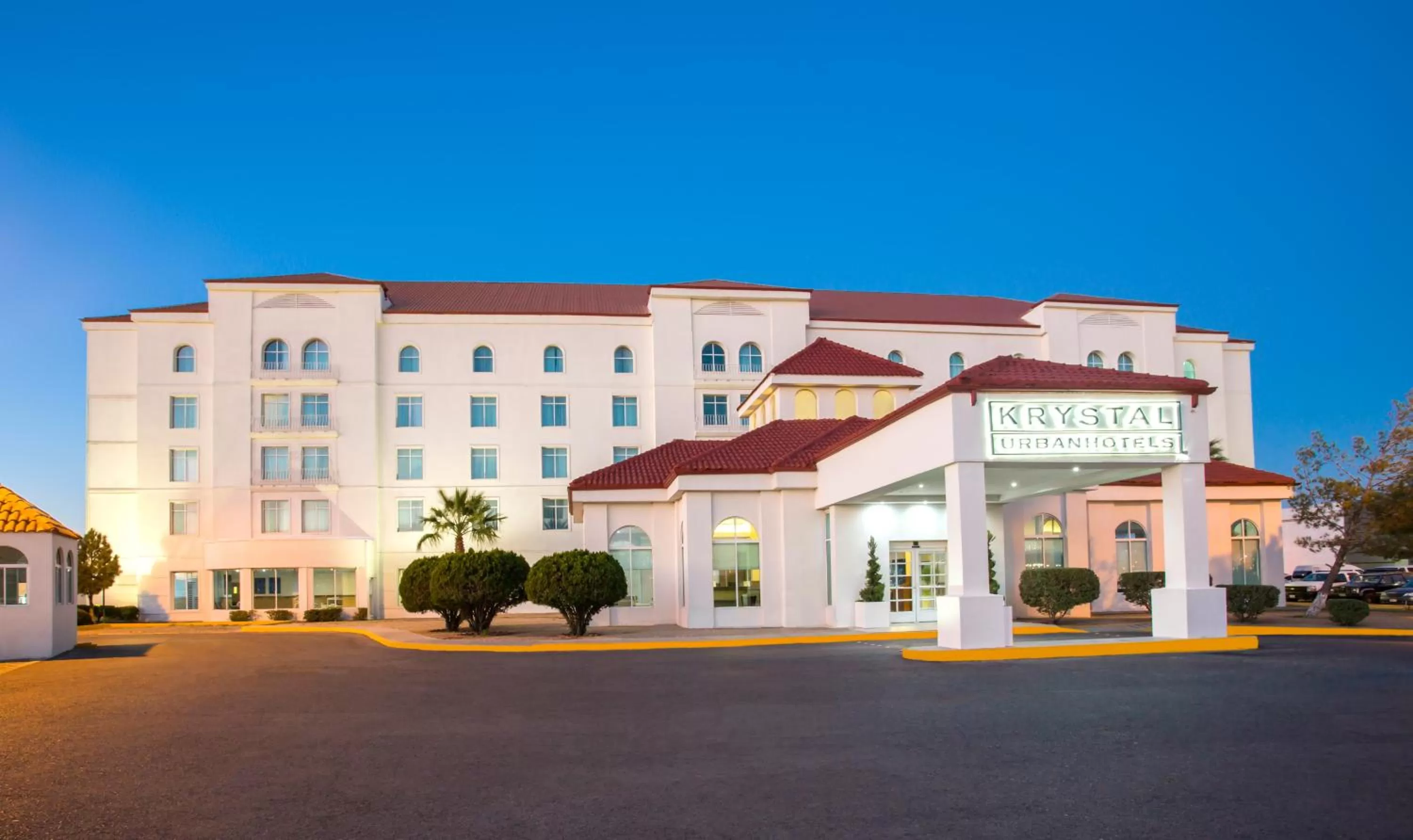 Facade/entrance in Krystal Urban Ciudad Juarez by US Consulate