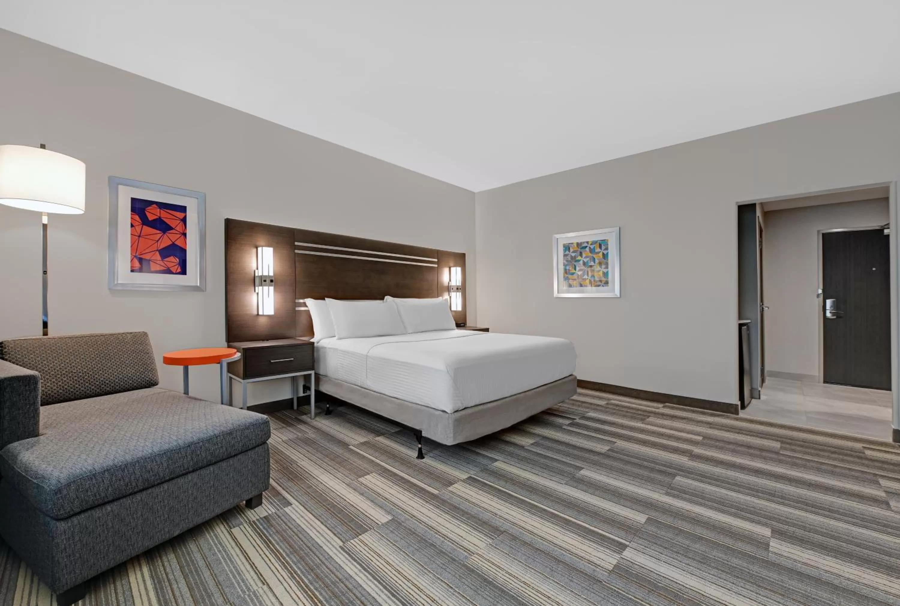 Photo of the whole room, Bed in Holiday Inn Express & Suites Memorial – CityCentre by IHG