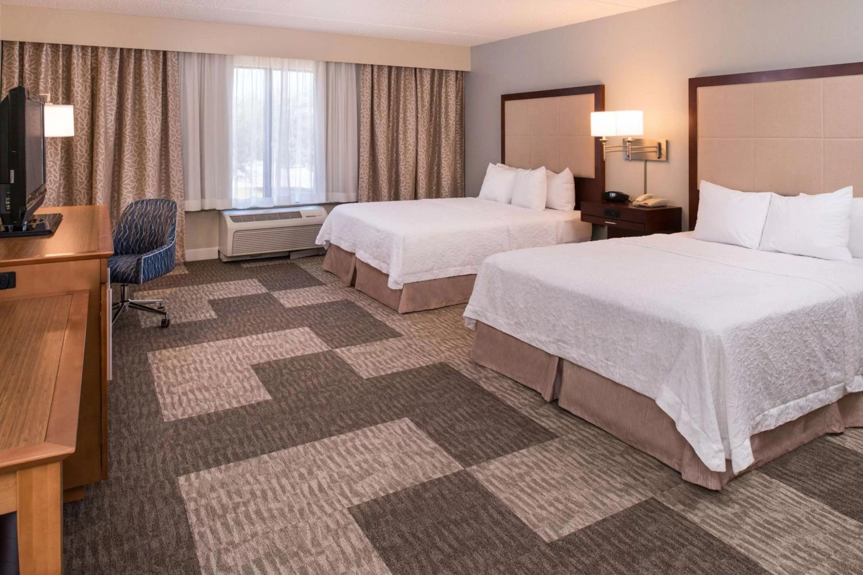Bedroom, Bed in Hampton Inn and Suites Schertz