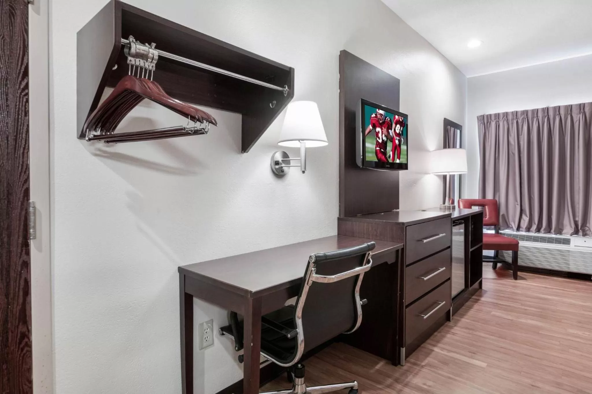 Photo of the whole room in Red Roof Inn Richmond, KY