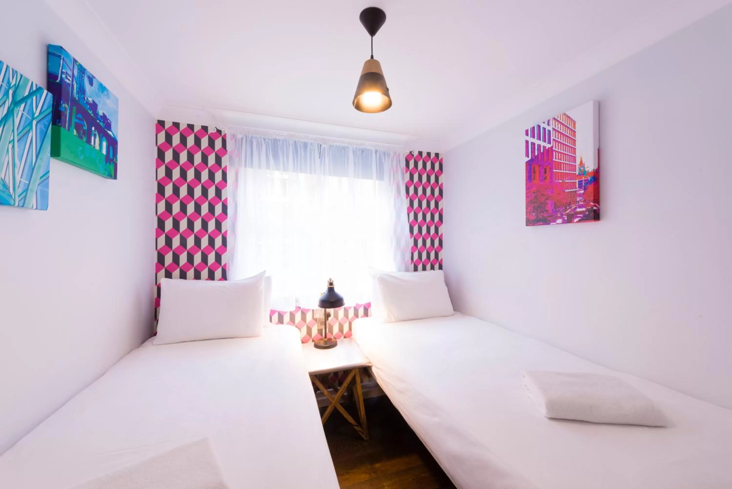 Photo of the whole room, Bed in The California - London Kings Cross