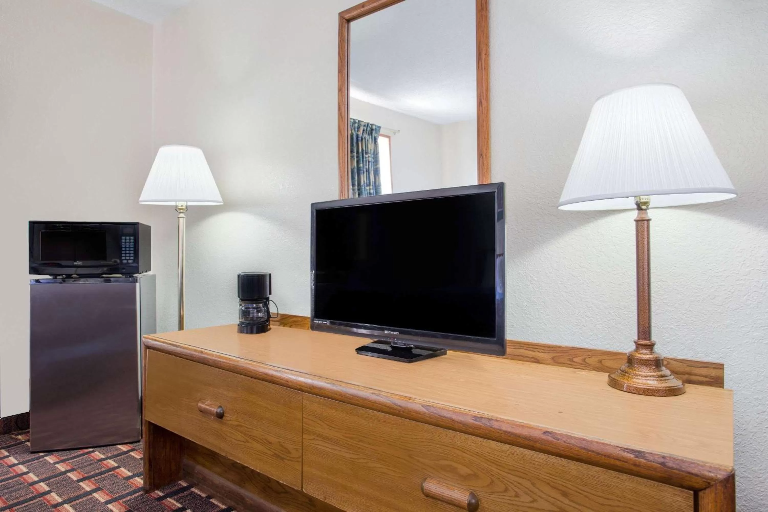 Photo of the whole room in Super 8 by Wyndham Douglas