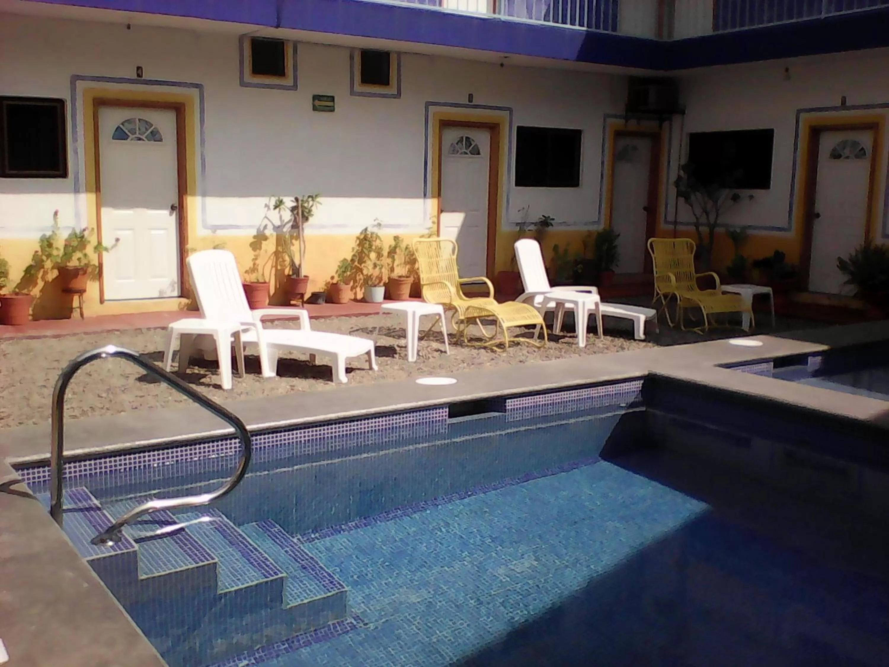 , Swimming Pool in Hotel Sarabi