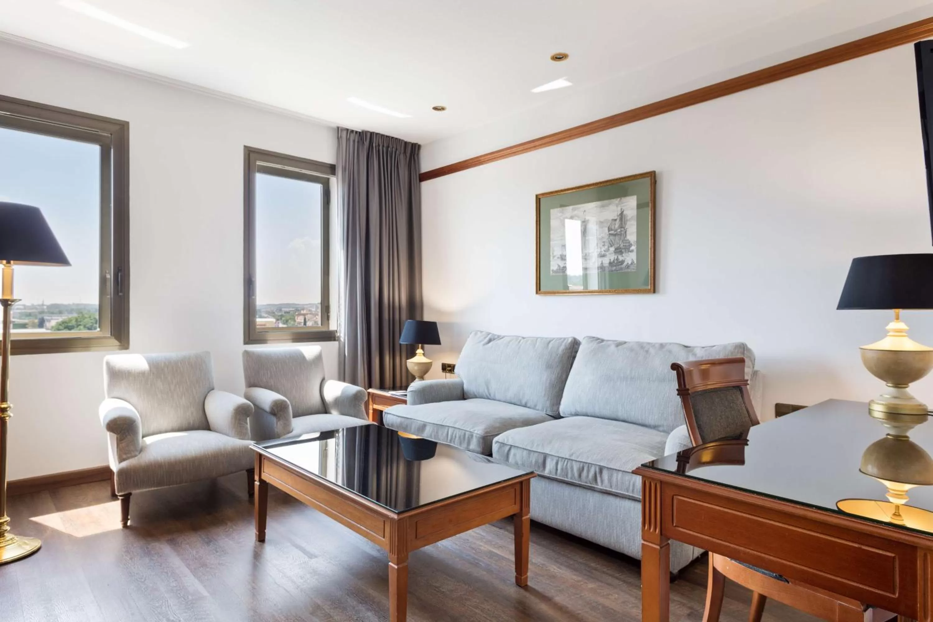 Photo of the whole room in Best Western Premier CMC Girona