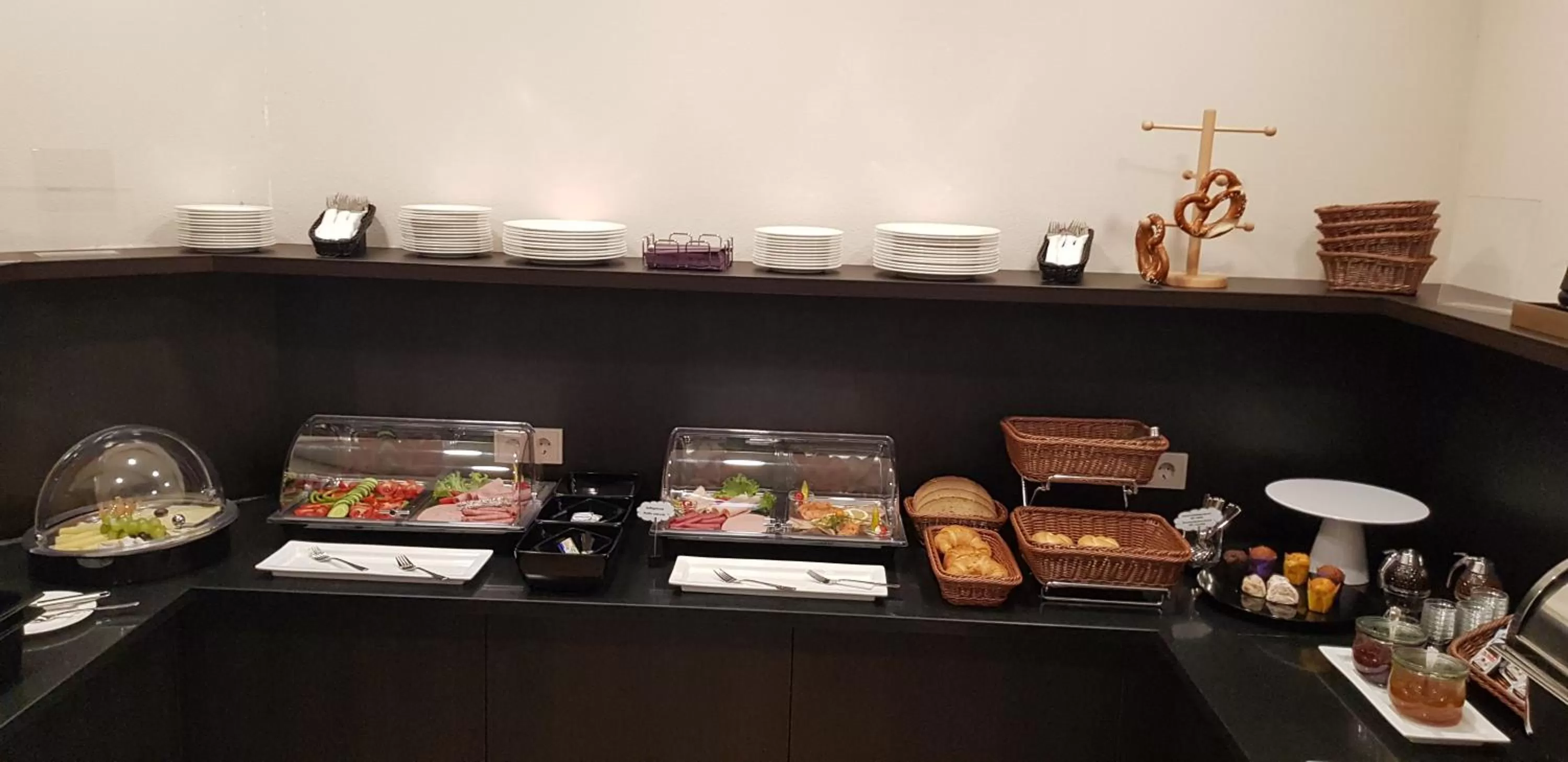 Buffet breakfast in Hotel U7