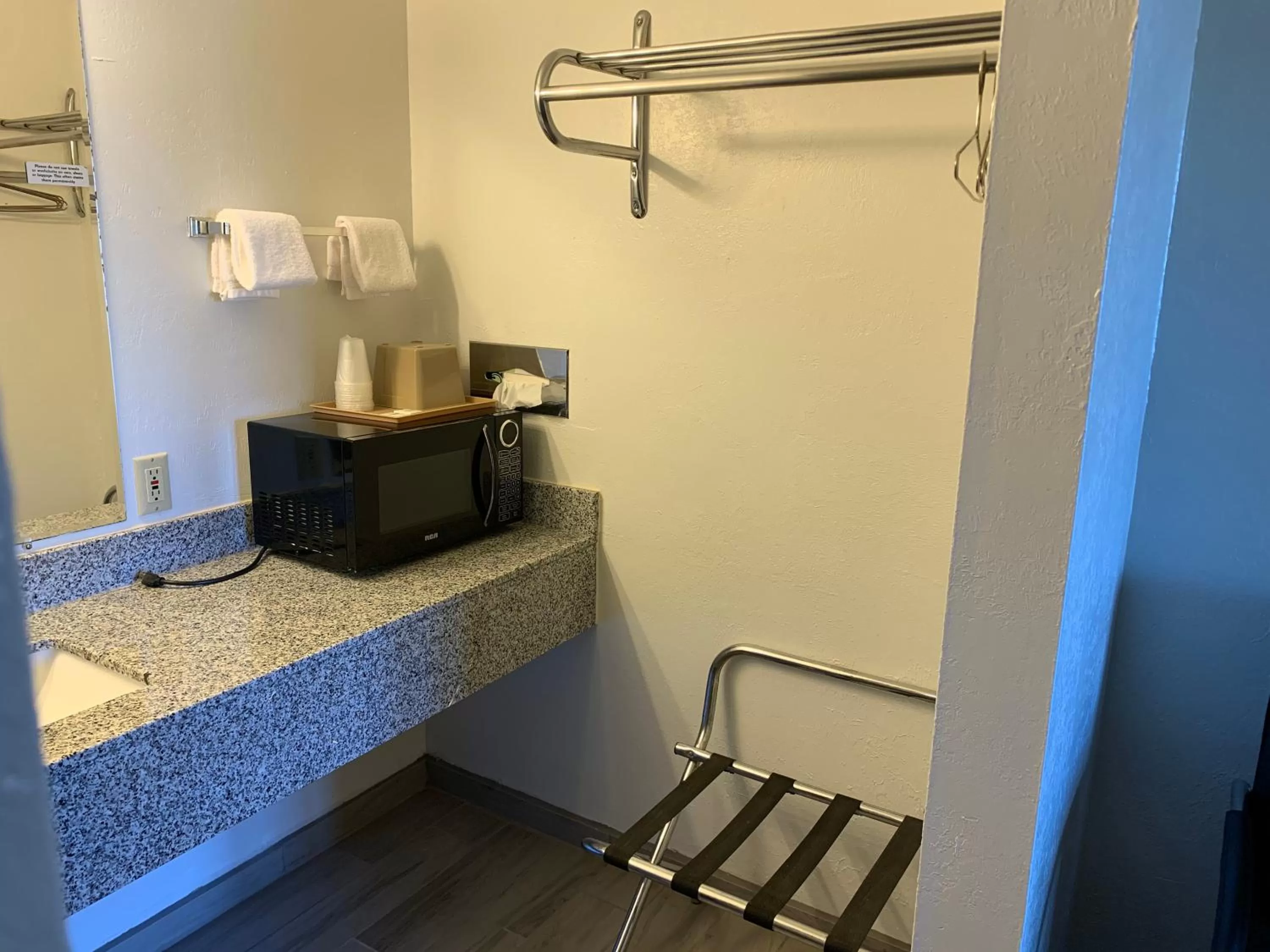 minibar in Landmark Inn