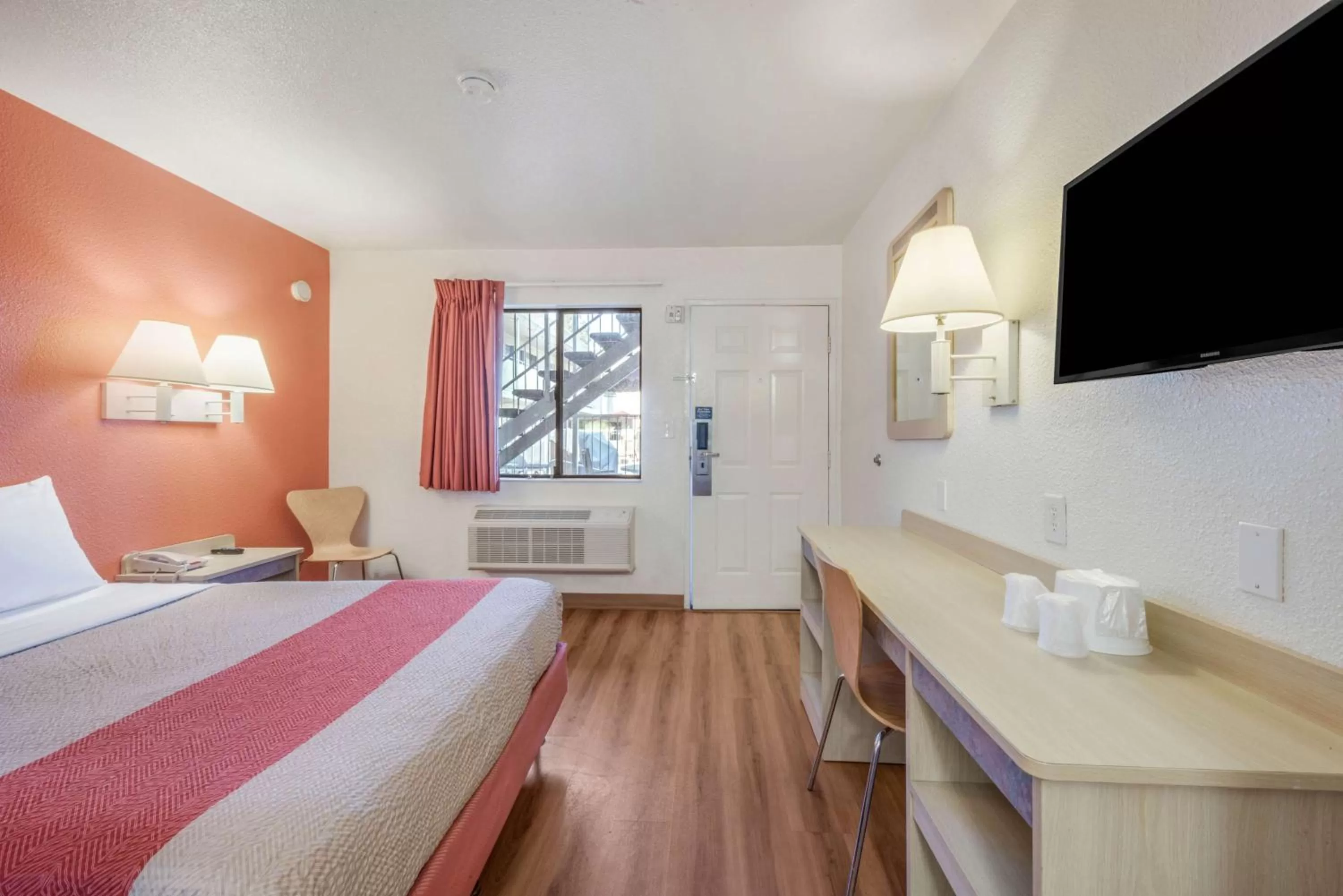 Bedroom, Bed in Motel 6-Fairfield, CA - North